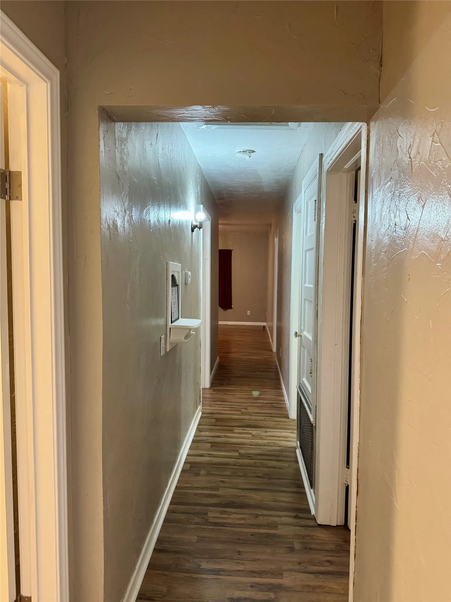 Looking toward the bedrooms