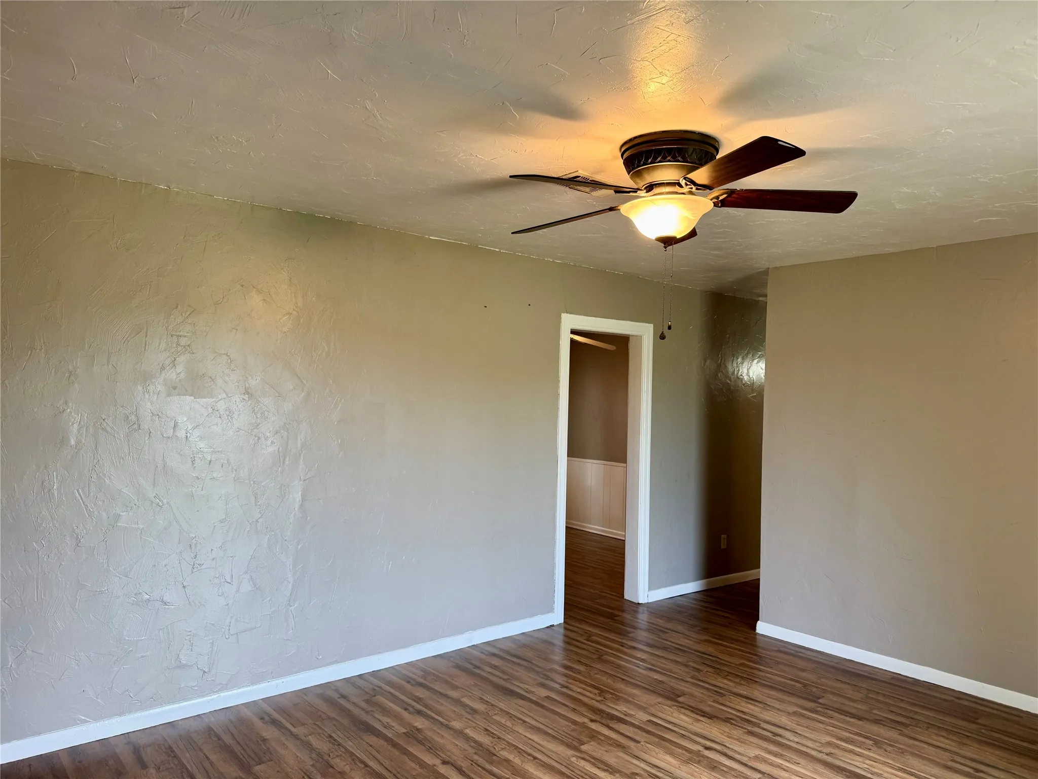 Single Family Residence For Rent in Grayson County , 1197 FM 697, Sherman, Texas 75090, 3 Bedroom, 2 Bathroom, Garage spaces, 1,296 Sqft, built in 1945, mls#21280546, Real Estate Agent in Sherman, Homes For Rent in Grayson county, Homes For Rent in Sherman, Realtor in Sherman Texas, Real Estate Brokerage Independent Realty Texas, Luminita Cordes Realtor
