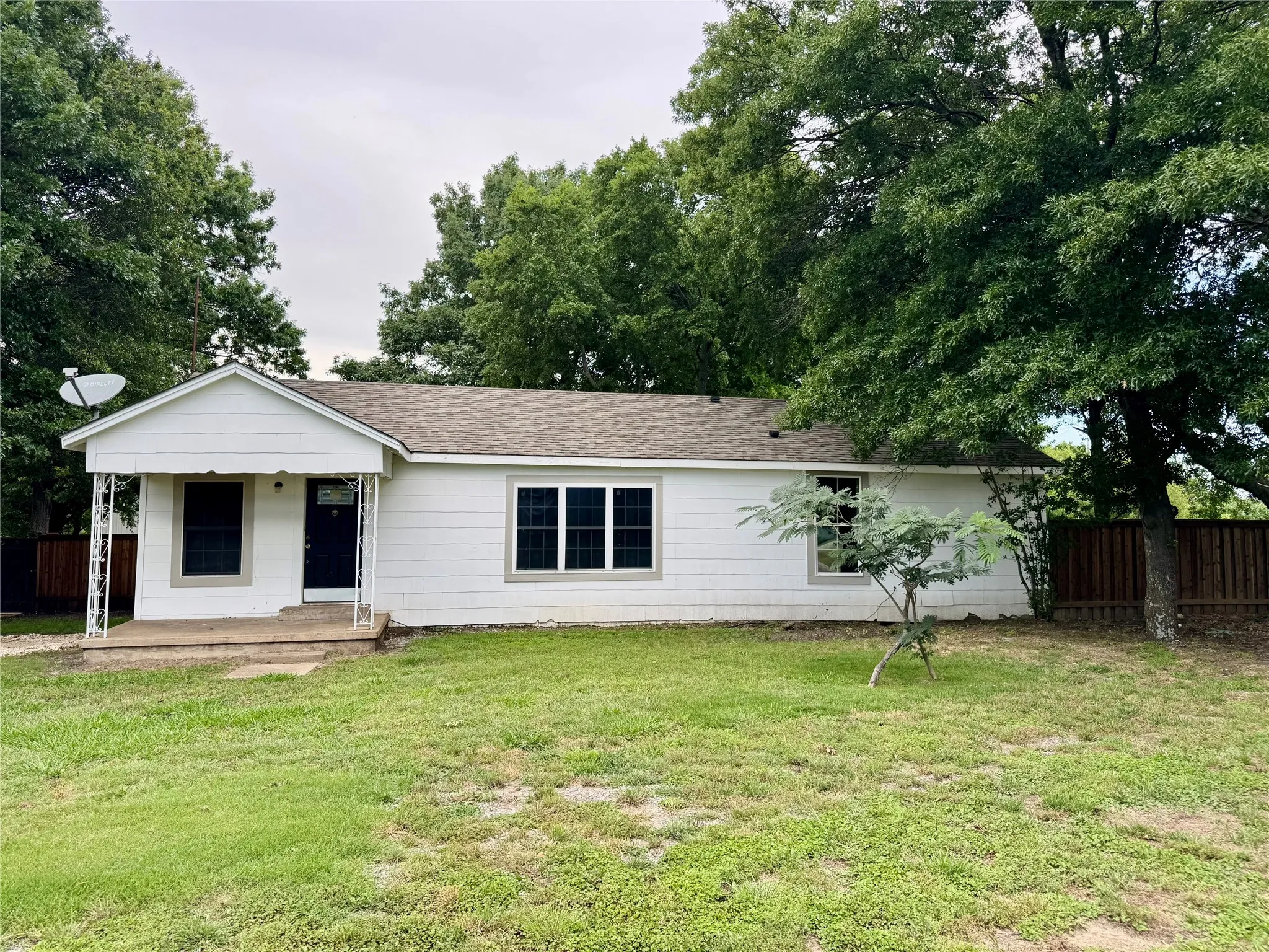 Single Family Residence For Rent in Grayson County , 1197 FM 697, Sherman, Texas 75090, 3 Bedroom, 2 Bathroom, Garage spaces, 1,296 Sqft, built in 1945, mls#21280546, Real Estate Agent in Sherman, Homes For Rent in Grayson county, Homes For Rent in Sherman, Realtor in Sherman Texas, Real Estate Brokerage Independent Realty Texas, Luminita Cordes Realtor