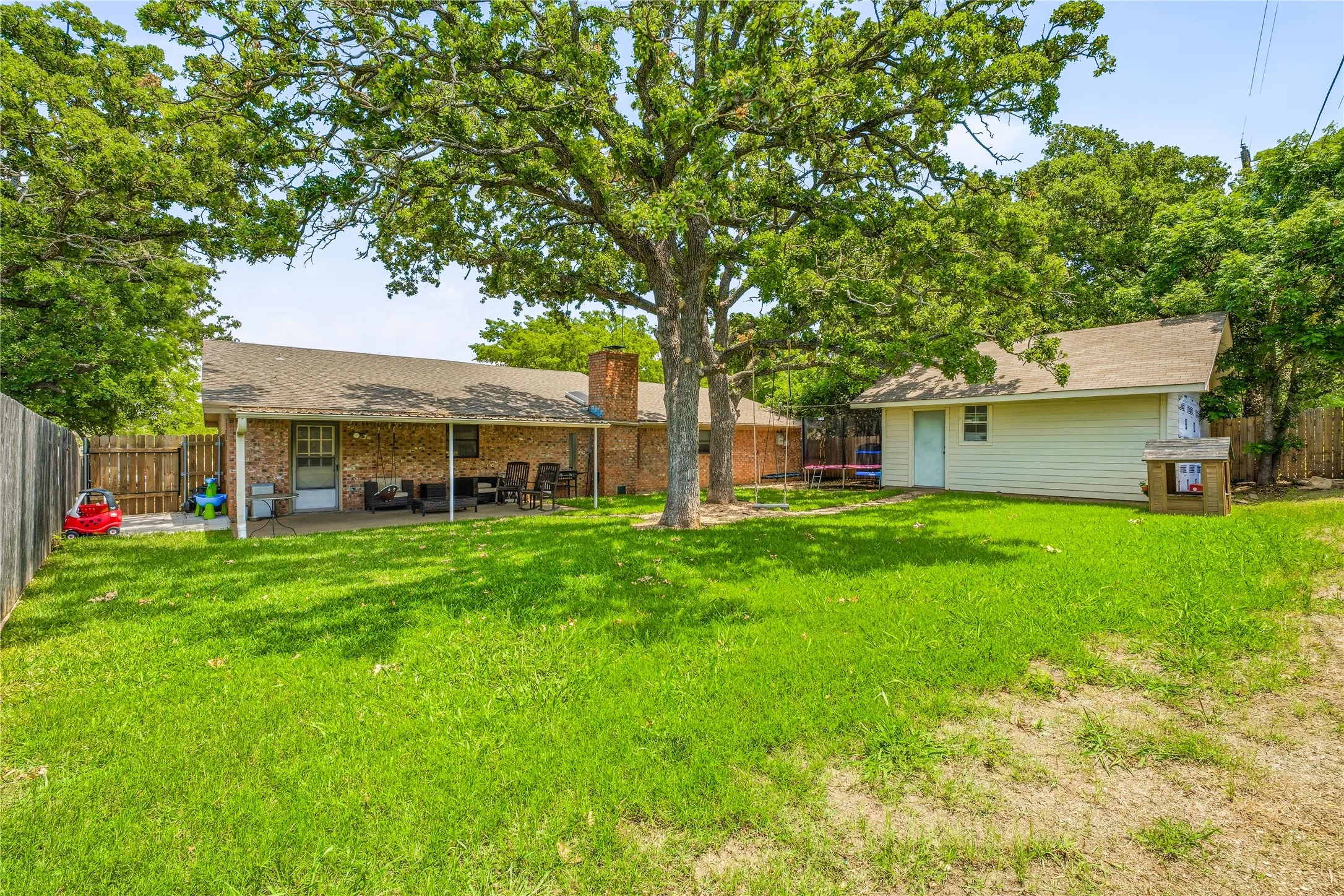 Single Family Residence For Sale in Erath County , 510 Spring Meadow Street, Stephenville, Texas 76401, 3 Bedroom, 2 Bathroom, 2 Garage spaces, 1,824 Sqft, built in 1980, mls#21280525, Real Estate Agent in Stephenville, Homes For Sale in Erath county, Homes For Sale in Stephenville, Realtor in Stephenville Texas, Real Estate Brokerage Independent Realty Texas, Luminita Cordes Realtor