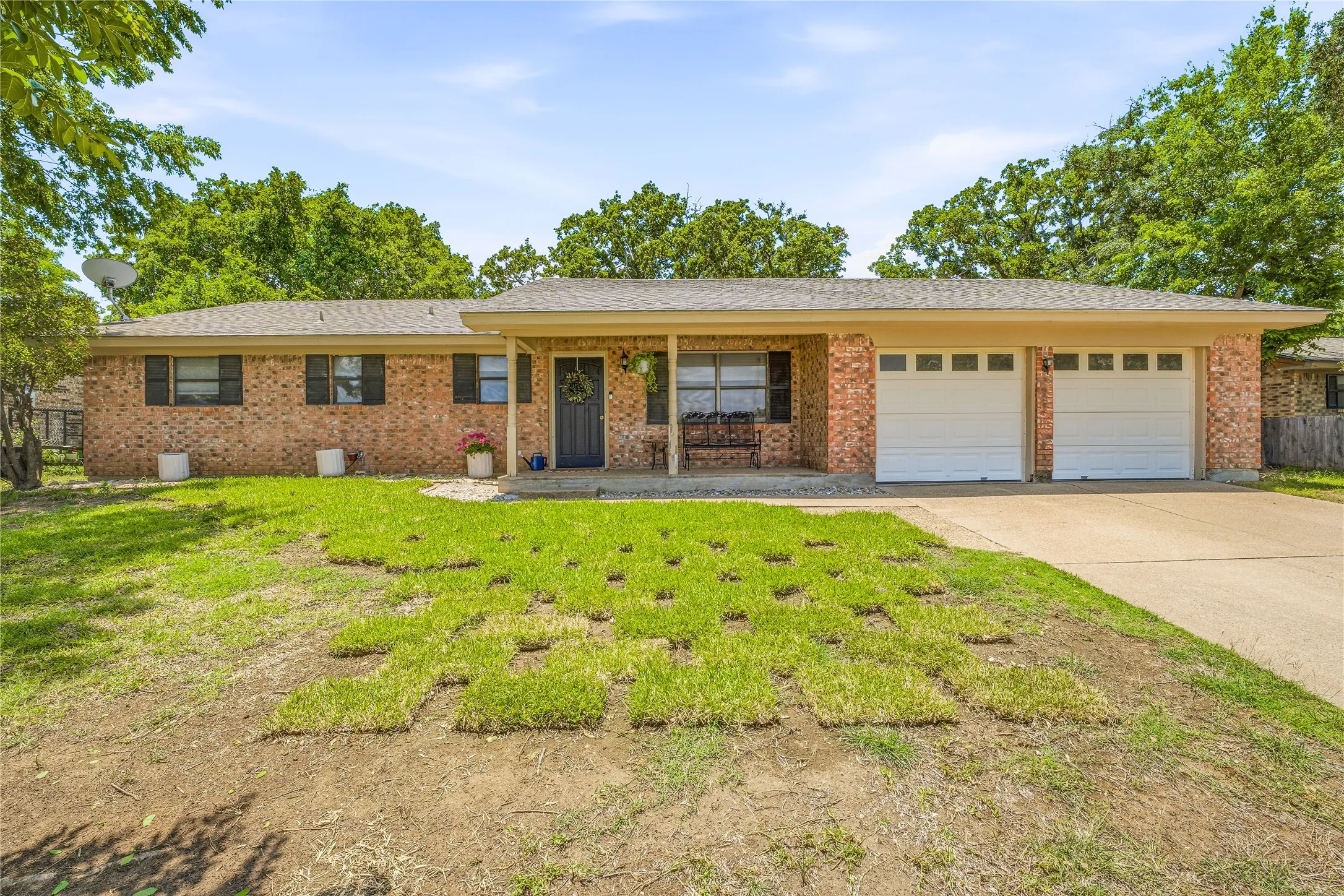 Single Family Residence For Sale in Erath County , 510 Spring Meadow Street, Stephenville, Texas 76401, 3 Bedroom, 2 Bathroom, 2 Garage spaces, 1,824 Sqft, built in 1980, mls#21280525, Real Estate Agent in Stephenville, Homes For Sale in Erath county, Homes For Sale in Stephenville, Realtor in Stephenville Texas, Real Estate Brokerage Independent Realty Texas, Luminita Cordes Realtor
