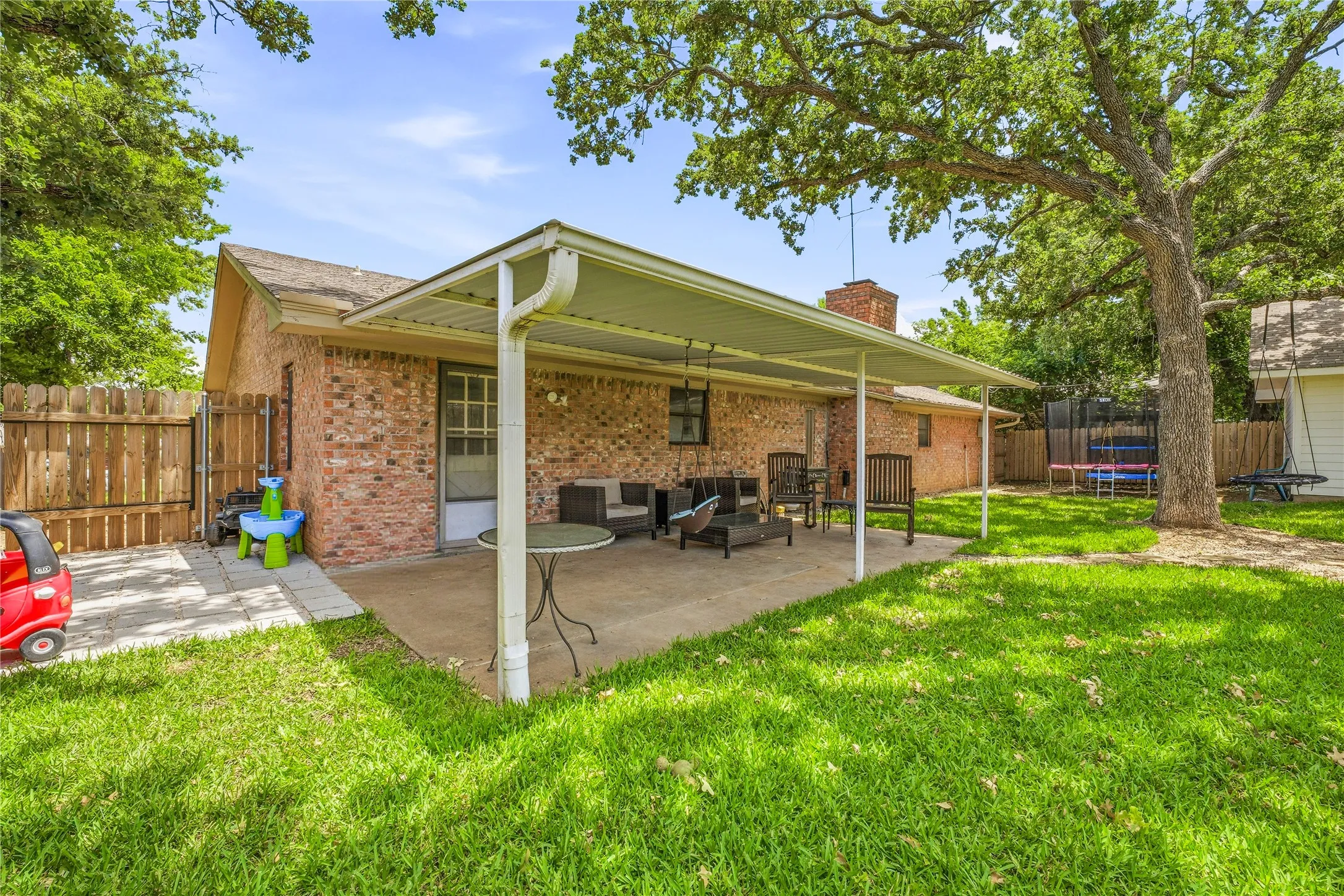 Single Family Residence For Sale in Erath County , 510 Spring Meadow Street, Stephenville, Texas 76401, 3 Bedroom, 2 Bathroom, 2 Garage spaces, 1,824 Sqft, built in 1980, mls#21280525, Real Estate Agent in Stephenville, Homes For Sale in Erath county, Homes For Sale in Stephenville, Realtor in Stephenville Texas, Real Estate Brokerage Independent Realty Texas, Luminita Cordes Realtor