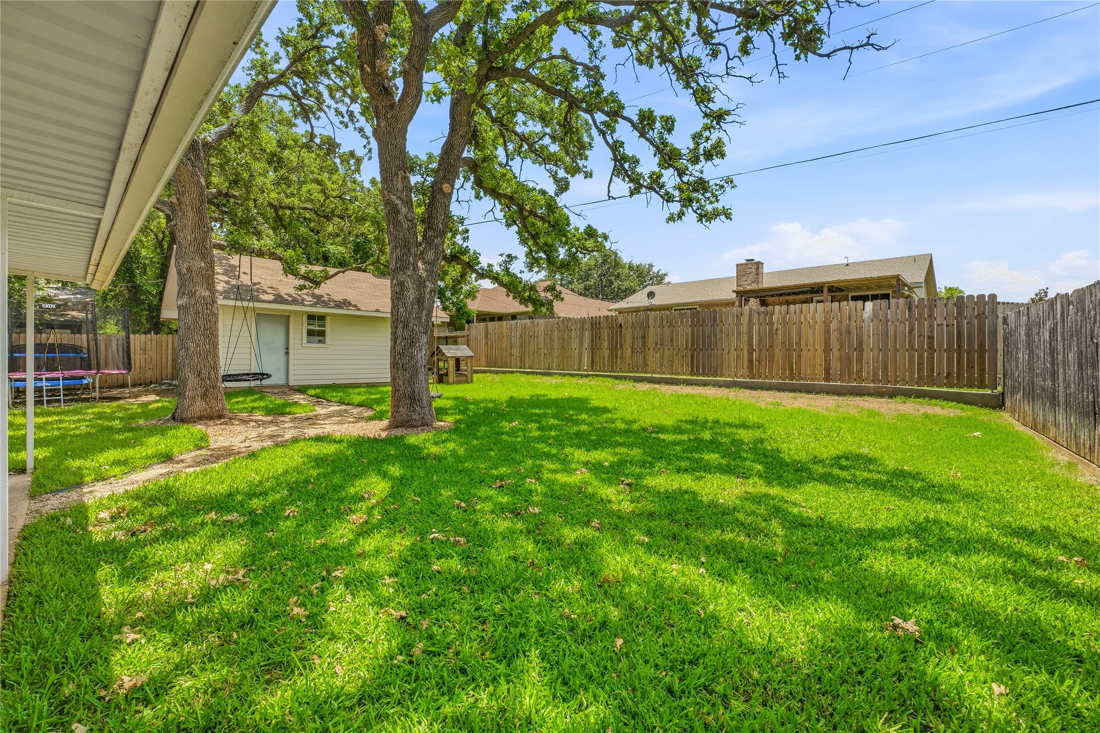 Single Family Residence For Sale in Erath County , 510 Spring Meadow Street, Stephenville, Texas 76401, 3 Bedroom, 2 Bathroom, 2 Garage spaces, 1,824 Sqft, built in 1980, mls#21280525, Real Estate Agent in Stephenville, Homes For Sale in Erath county, Homes For Sale in Stephenville, Realtor in Stephenville Texas, Real Estate Brokerage Independent Realty Texas, Luminita Cordes Realtor