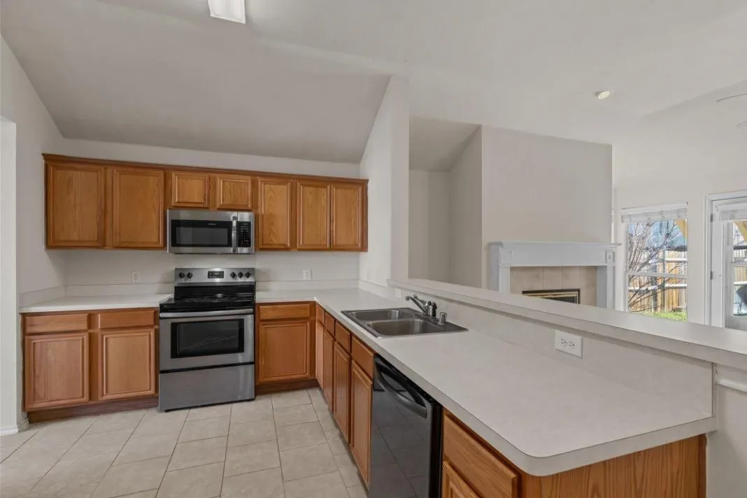 Single Family Residence For Rent in Collin County , 1117 Shaker Run, Mc Kinney, Texas 75069, 3 Bedroom, 2 Bathroom, 2 Garage spaces, 1,469 Sqft, built in 2001, mls#21280566, Real Estate Agent in Mc Kinney, Homes For Rent in Collin county, Homes For Rent in Mc Kinney, Realtor in Mc Kinney Texas, Real Estate Brokerage Independent Realty Texas, Luminita Cordes Realtor