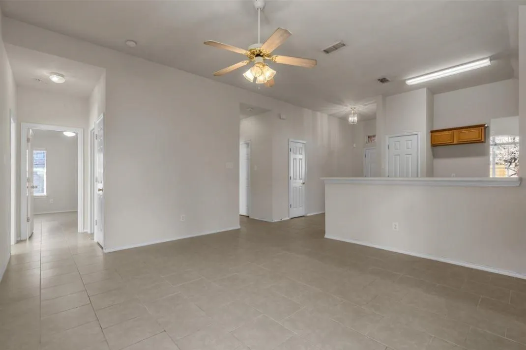 Single Family Residence For Rent in Collin County , 1117 Shaker Run, Mc Kinney, Texas 75069, 3 Bedroom, 2 Bathroom, 2 Garage spaces, 1,469 Sqft, built in 2001, mls#21280566, Real Estate Agent in Mc Kinney, Homes For Rent in Collin county, Homes For Rent in Mc Kinney, Realtor in Mc Kinney Texas, Real Estate Brokerage Independent Realty Texas, Luminita Cordes Realtor