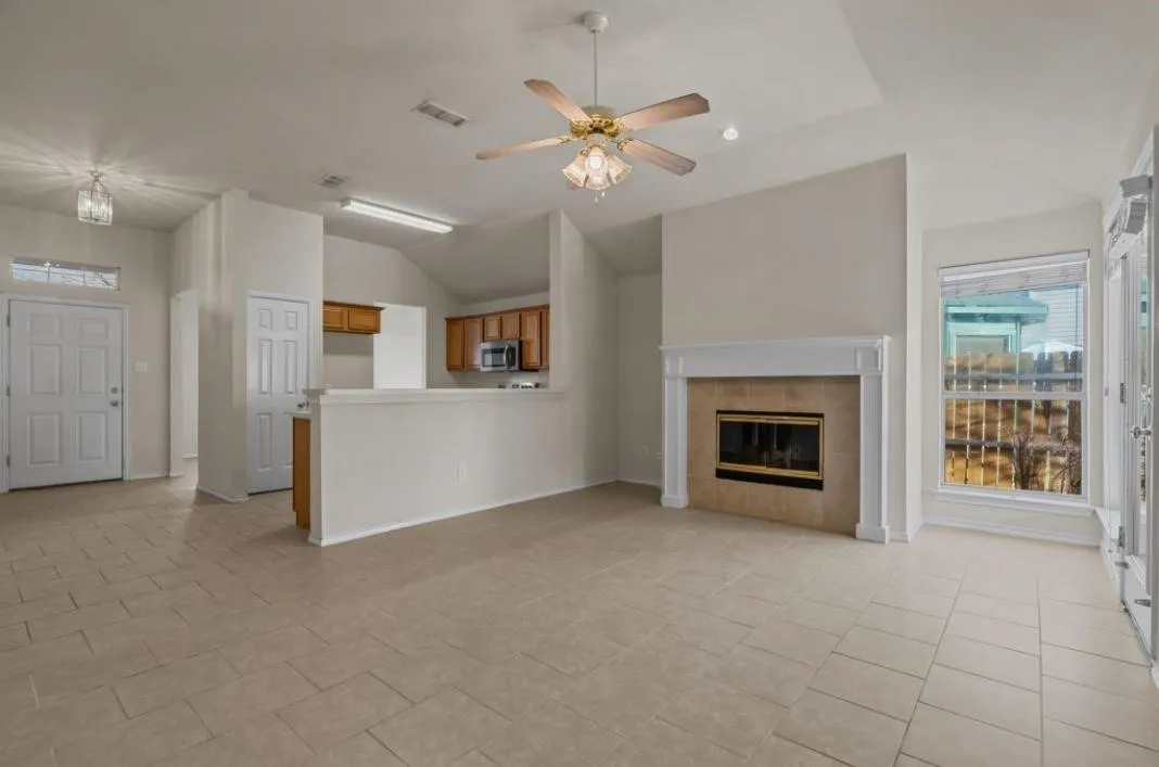 Single Family Residence For Rent in Collin County , 1117 Shaker Run, Mc Kinney, Texas 75069, 3 Bedroom, 2 Bathroom, 2 Garage spaces, 1,469 Sqft, built in 2001, mls#21280566, Real Estate Agent in Mc Kinney, Homes For Rent in Collin county, Homes For Rent in Mc Kinney, Realtor in Mc Kinney Texas, Real Estate Brokerage Independent Realty Texas, Luminita Cordes Realtor