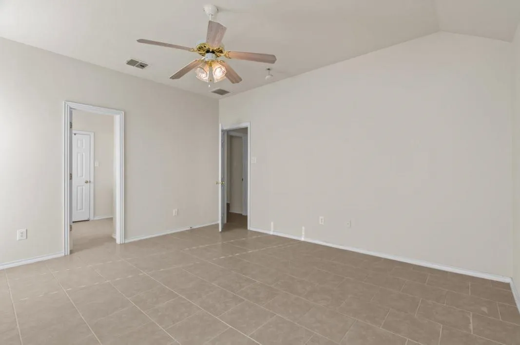 Single Family Residence For Rent in Collin County , 1117 Shaker Run, Mc Kinney, Texas 75069, 3 Bedroom, 2 Bathroom, 2 Garage spaces, 1,469 Sqft, built in 2001, mls#21280566, Real Estate Agent in Mc Kinney, Homes For Rent in Collin county, Homes For Rent in Mc Kinney, Realtor in Mc Kinney Texas, Real Estate Brokerage Independent Realty Texas, Luminita Cordes Realtor