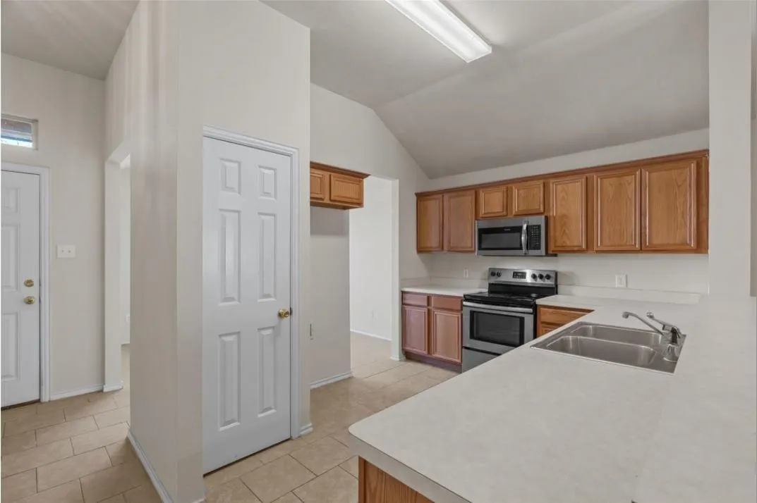 Single Family Residence For Rent in Collin County , 1117 Shaker Run, Mc Kinney, Texas 75069, 3 Bedroom, 2 Bathroom, 2 Garage spaces, 1,469 Sqft, built in 2001, mls#21280566, Real Estate Agent in Mc Kinney, Homes For Rent in Collin county, Homes For Rent in Mc Kinney, Realtor in Mc Kinney Texas, Real Estate Brokerage Independent Realty Texas, Luminita Cordes Realtor
