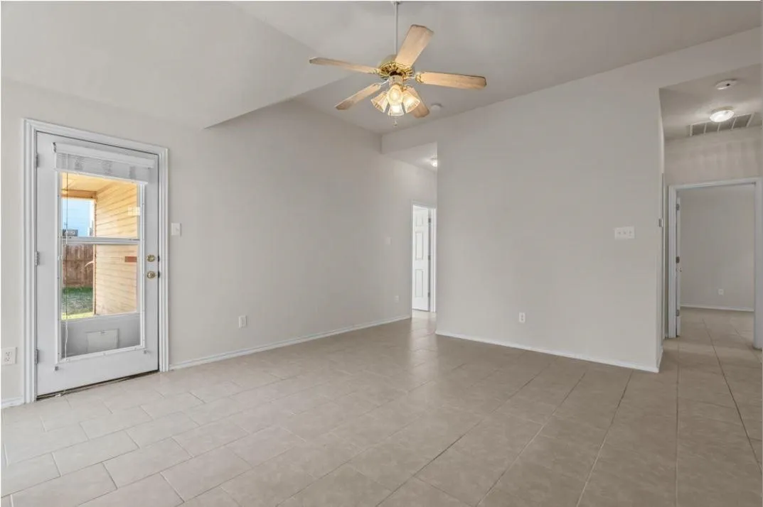 Single Family Residence For Rent in Collin County , 1117 Shaker Run, Mc Kinney, Texas 75069, 3 Bedroom, 2 Bathroom, 2 Garage spaces, 1,469 Sqft, built in 2001, mls#21280566, Real Estate Agent in Mc Kinney, Homes For Rent in Collin county, Homes For Rent in Mc Kinney, Realtor in Mc Kinney Texas, Real Estate Brokerage Independent Realty Texas, Luminita Cordes Realtor