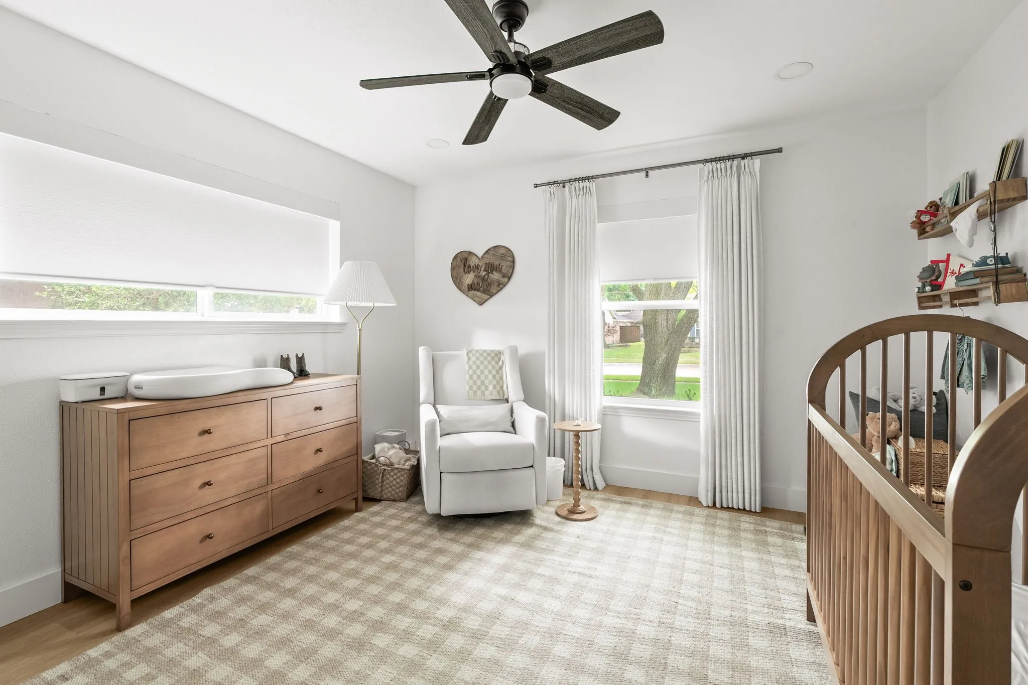 Light-filled room featuring wood-finish flooring, recessed lighting, a ceiling fan, and multiple windows