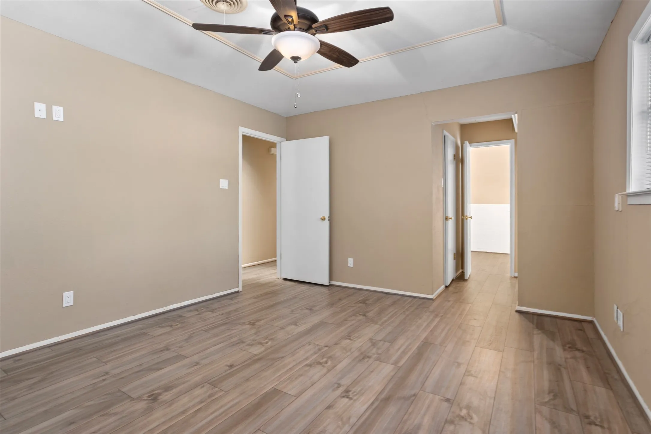 Single Family Residence For Rent in Tarrant County , 6948 Valhalla Road, Fort Worth, Texas 76116, 3 Bedroom, 3 Bathroom, 2 Garage spaces, 1,794 Sqft, built in 1963, mls#21275299, Real Estate Agent in Fort Worth, Homes For Rent in Tarrant county, Homes For Rent in Fort Worth, Realtor in Fort Worth Texas, Real Estate Brokerage Independent Realty Texas, Luminita Cordes Realtor
