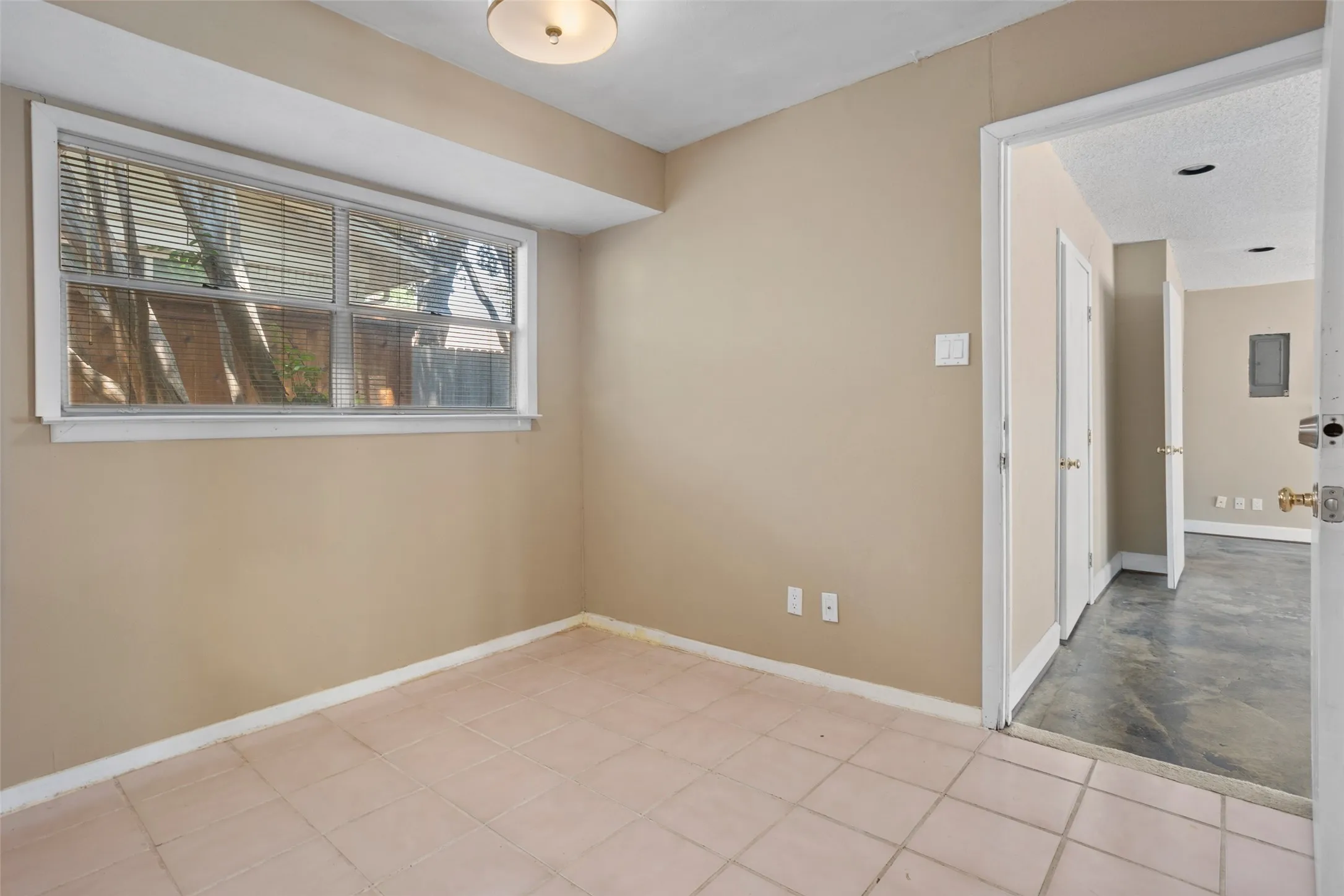 Single Family Residence For Rent in Tarrant County , 6948 Valhalla Road, Fort Worth, Texas 76116, 3 Bedroom, 3 Bathroom, 2 Garage spaces, 1,794 Sqft, built in 1963, mls#21275299, Real Estate Agent in Fort Worth, Homes For Rent in Tarrant county, Homes For Rent in Fort Worth, Realtor in Fort Worth Texas, Real Estate Brokerage Independent Realty Texas, Luminita Cordes Realtor