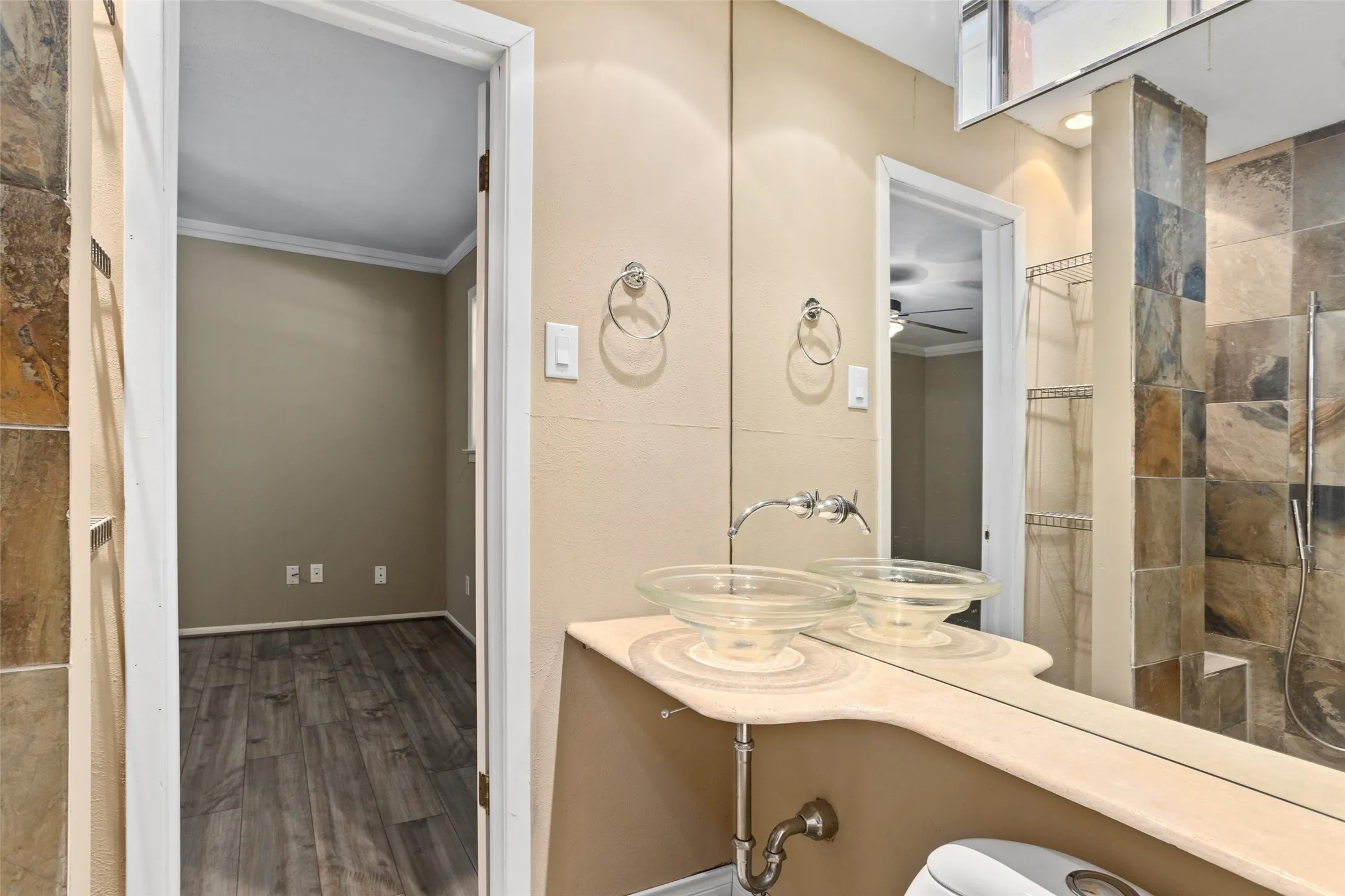 Single Family Residence For Rent in Tarrant County , 6948 Valhalla Road, Fort Worth, Texas 76116, 3 Bedroom, 3 Bathroom, 2 Garage spaces, 1,794 Sqft, built in 1963, mls#21275299, Real Estate Agent in Fort Worth, Homes For Rent in Tarrant county, Homes For Rent in Fort Worth, Realtor in Fort Worth Texas, Real Estate Brokerage Independent Realty Texas, Luminita Cordes Realtor