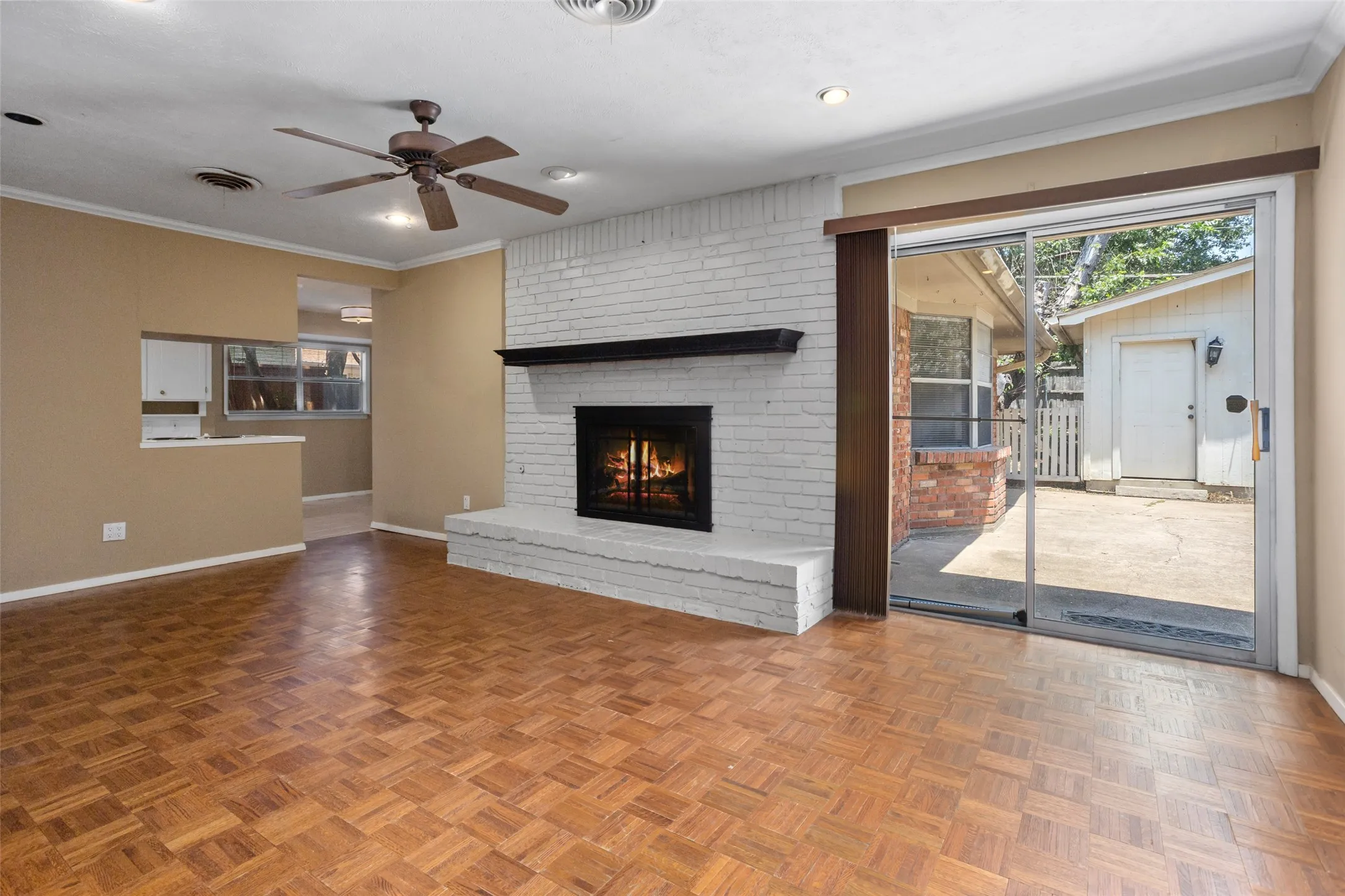 Single Family Residence For Rent in Tarrant County , 6948 Valhalla Road, Fort Worth, Texas 76116, 3 Bedroom, 3 Bathroom, 2 Garage spaces, 1,794 Sqft, built in 1963, mls#21275299, Real Estate Agent in Fort Worth, Homes For Rent in Tarrant county, Homes For Rent in Fort Worth, Realtor in Fort Worth Texas, Real Estate Brokerage Independent Realty Texas, Luminita Cordes Realtor