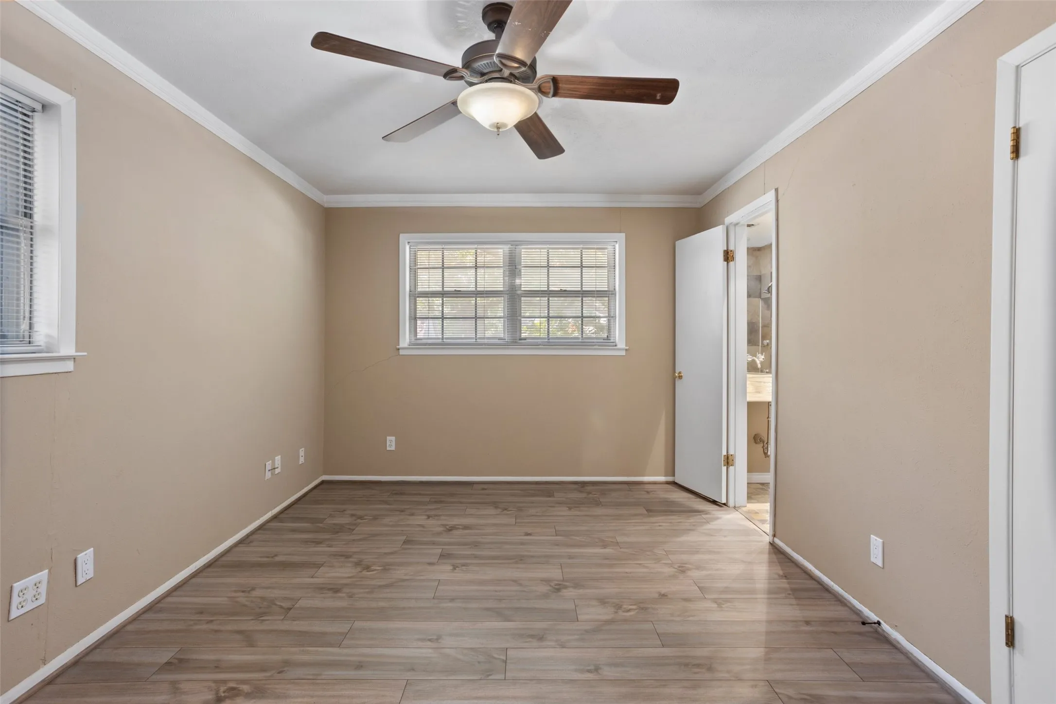 Single Family Residence For Rent in Tarrant County , 6948 Valhalla Road, Fort Worth, Texas 76116, 3 Bedroom, 3 Bathroom, 2 Garage spaces, 1,794 Sqft, built in 1963, mls#21275299, Real Estate Agent in Fort Worth, Homes For Rent in Tarrant county, Homes For Rent in Fort Worth, Realtor in Fort Worth Texas, Real Estate Brokerage Independent Realty Texas, Luminita Cordes Realtor