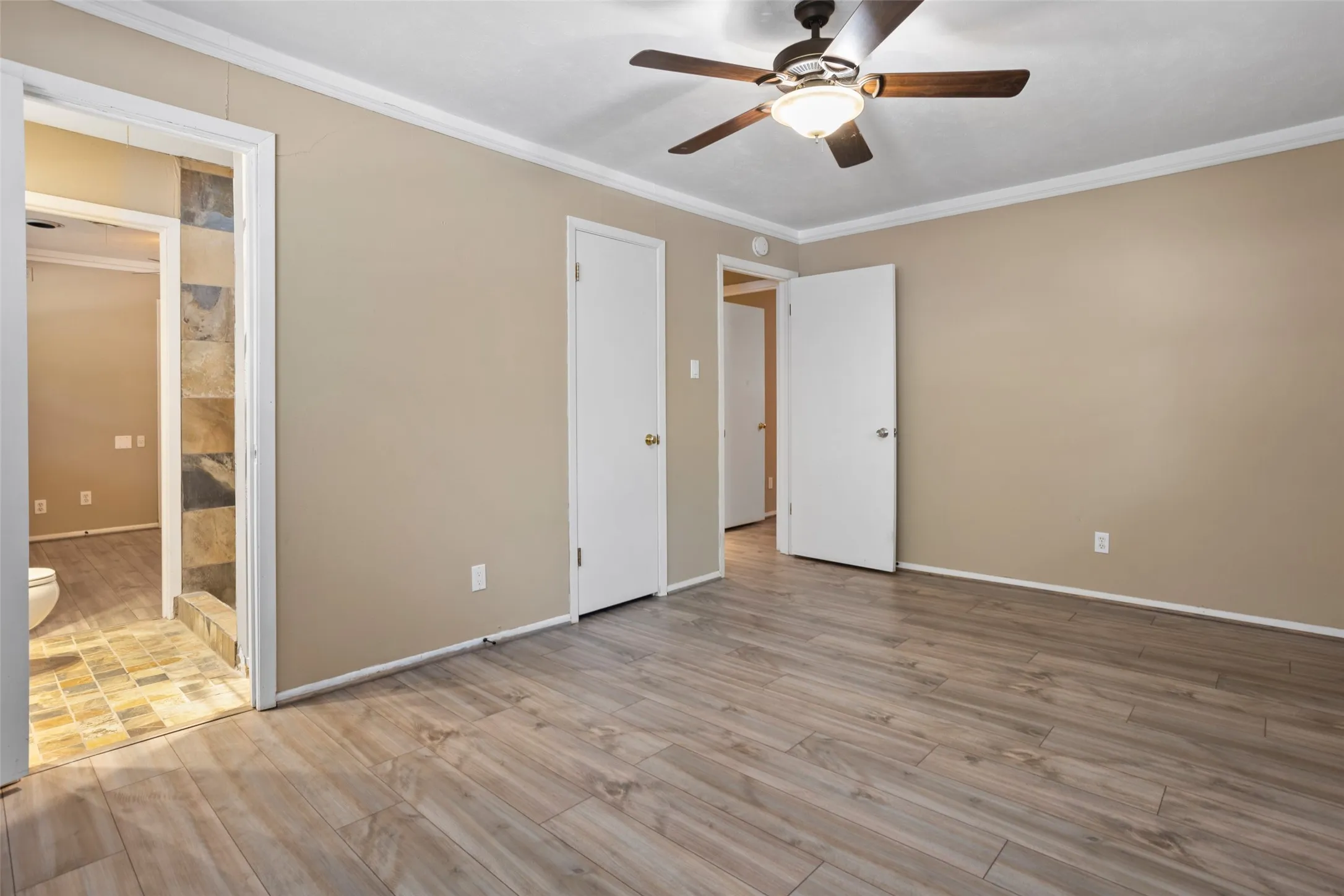 Single Family Residence For Rent in Tarrant County , 6948 Valhalla Road, Fort Worth, Texas 76116, 3 Bedroom, 3 Bathroom, 2 Garage spaces, 1,794 Sqft, built in 1963, mls#21275299, Real Estate Agent in Fort Worth, Homes For Rent in Tarrant county, Homes For Rent in Fort Worth, Realtor in Fort Worth Texas, Real Estate Brokerage Independent Realty Texas, Luminita Cordes Realtor