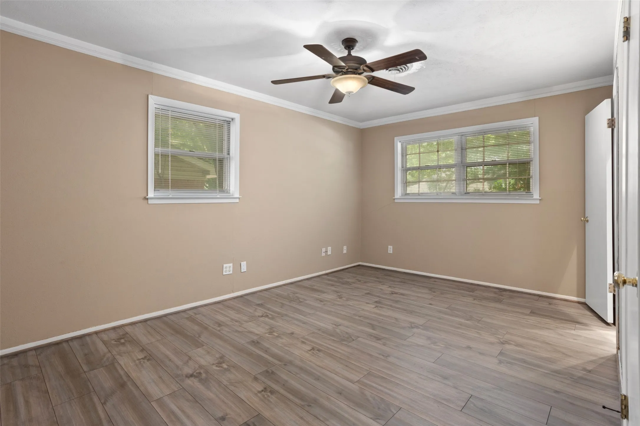 Single Family Residence For Rent in Tarrant County , 6948 Valhalla Road, Fort Worth, Texas 76116, 3 Bedroom, 3 Bathroom, 2 Garage spaces, 1,794 Sqft, built in 1963, mls#21275299, Real Estate Agent in Fort Worth, Homes For Rent in Tarrant county, Homes For Rent in Fort Worth, Realtor in Fort Worth Texas, Real Estate Brokerage Independent Realty Texas, Luminita Cordes Realtor