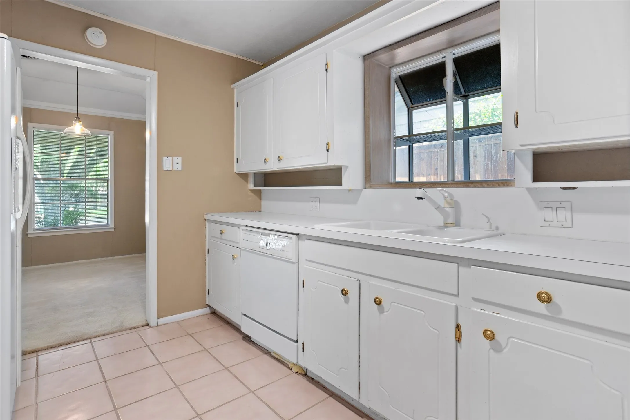 Single Family Residence For Rent in Tarrant County , 6948 Valhalla Road, Fort Worth, Texas 76116, 3 Bedroom, 3 Bathroom, 2 Garage spaces, 1,794 Sqft, built in 1963, mls#21275299, Real Estate Agent in Fort Worth, Homes For Rent in Tarrant county, Homes For Rent in Fort Worth, Realtor in Fort Worth Texas, Real Estate Brokerage Independent Realty Texas, Luminita Cordes Realtor