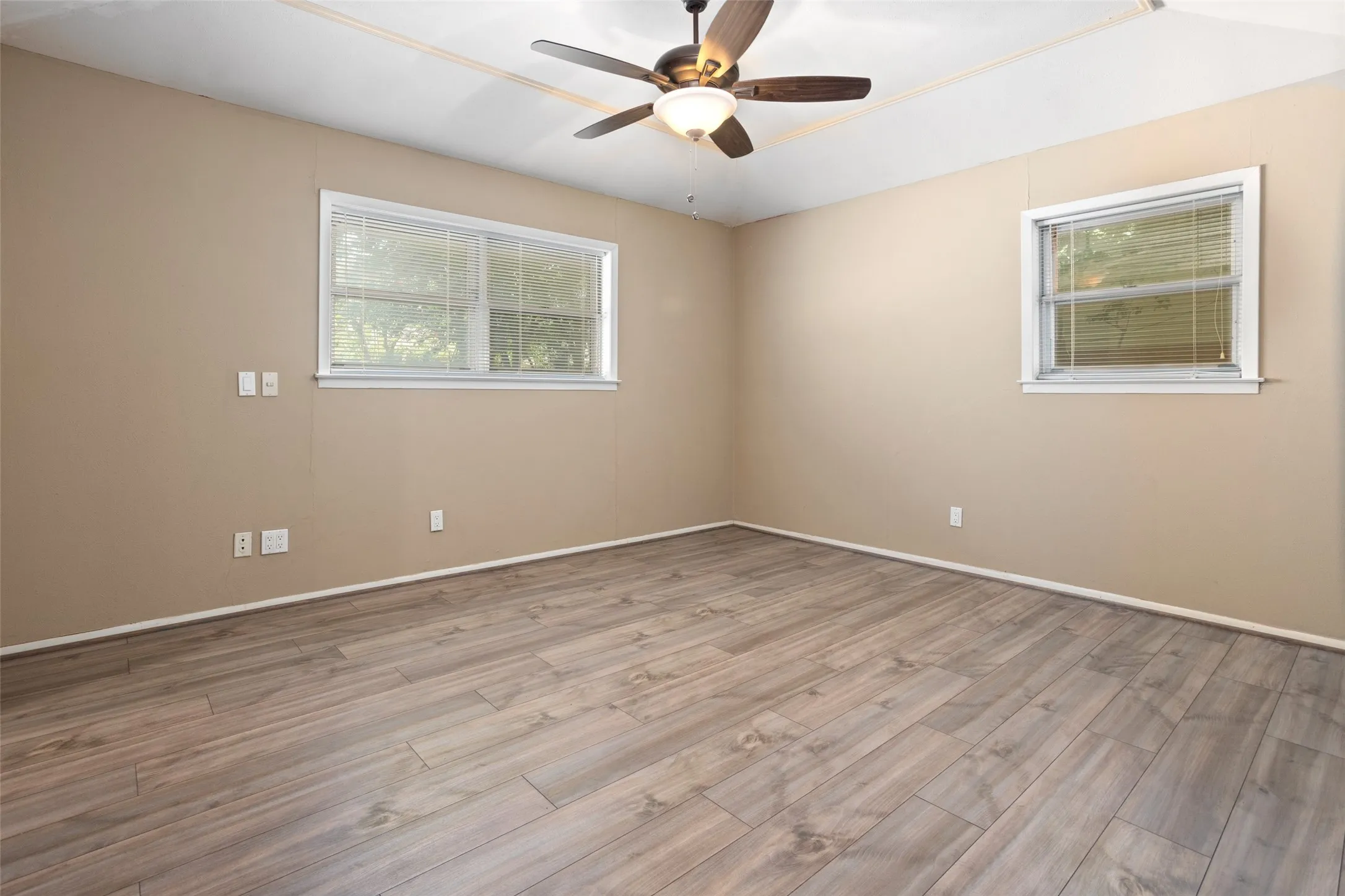 Single Family Residence For Rent in Tarrant County , 6948 Valhalla Road, Fort Worth, Texas 76116, 3 Bedroom, 3 Bathroom, 2 Garage spaces, 1,794 Sqft, built in 1963, mls#21275299, Real Estate Agent in Fort Worth, Homes For Rent in Tarrant county, Homes For Rent in Fort Worth, Realtor in Fort Worth Texas, Real Estate Brokerage Independent Realty Texas, Luminita Cordes Realtor