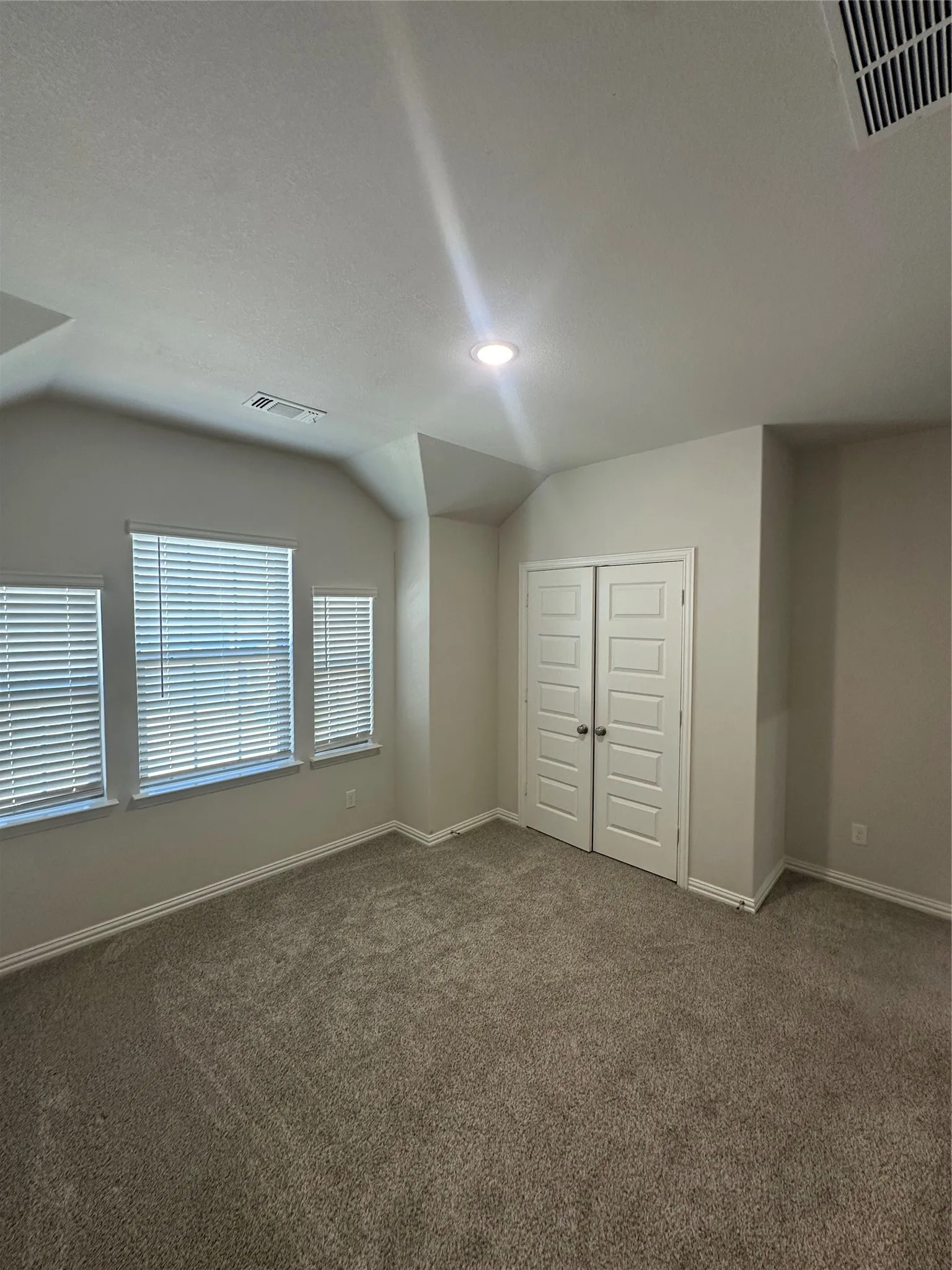 Single Family Residence For Rent in Grayson County , 3918 Talisker Boulevard, Sherman, Texas 75090, 4 Bedroom, 4 Bathroom, 2 Garage spaces, 2,480 Sqft, built in 2023, mls#21280576, Real Estate Agent in Sherman, Homes For Rent in Grayson county, Homes For Rent in Sherman, Realtor in Sherman Texas, Real Estate Brokerage Independent Realty Texas, Luminita Cordes Realtor