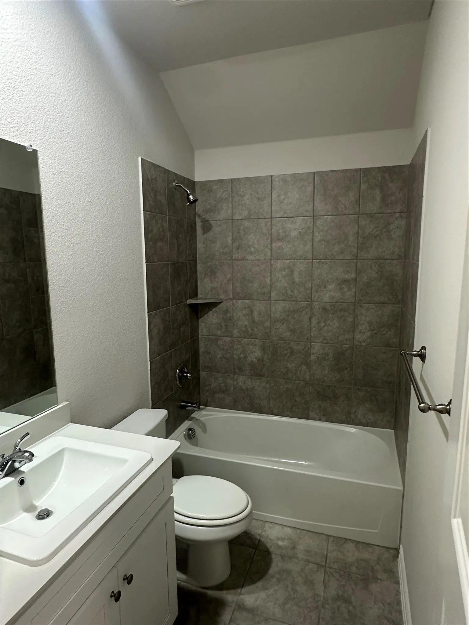 Single Family Residence For Rent in Grayson County , 3918 Talisker Boulevard, Sherman, Texas 75090, 4 Bedroom, 4 Bathroom, 2 Garage spaces, 2,480 Sqft, built in 2023, mls#21280576, Real Estate Agent in Sherman, Homes For Rent in Grayson county, Homes For Rent in Sherman, Realtor in Sherman Texas, Real Estate Brokerage Independent Realty Texas, Luminita Cordes Realtor