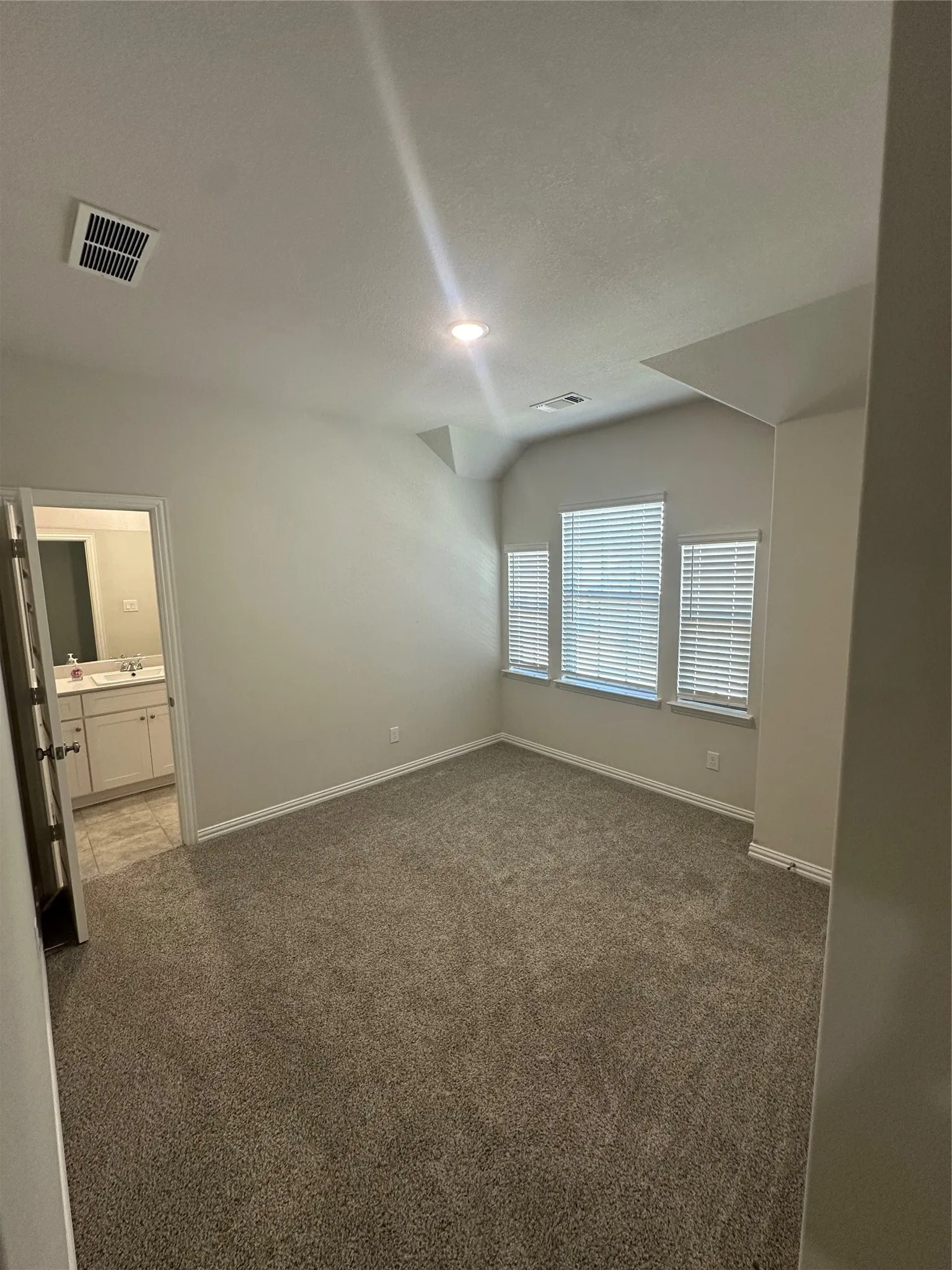 Single Family Residence For Rent in Grayson County , 3918 Talisker Boulevard, Sherman, Texas 75090, 4 Bedroom, 4 Bathroom, 2 Garage spaces, 2,480 Sqft, built in 2023, mls#21280576, Real Estate Agent in Sherman, Homes For Rent in Grayson county, Homes For Rent in Sherman, Realtor in Sherman Texas, Real Estate Brokerage Independent Realty Texas, Luminita Cordes Realtor