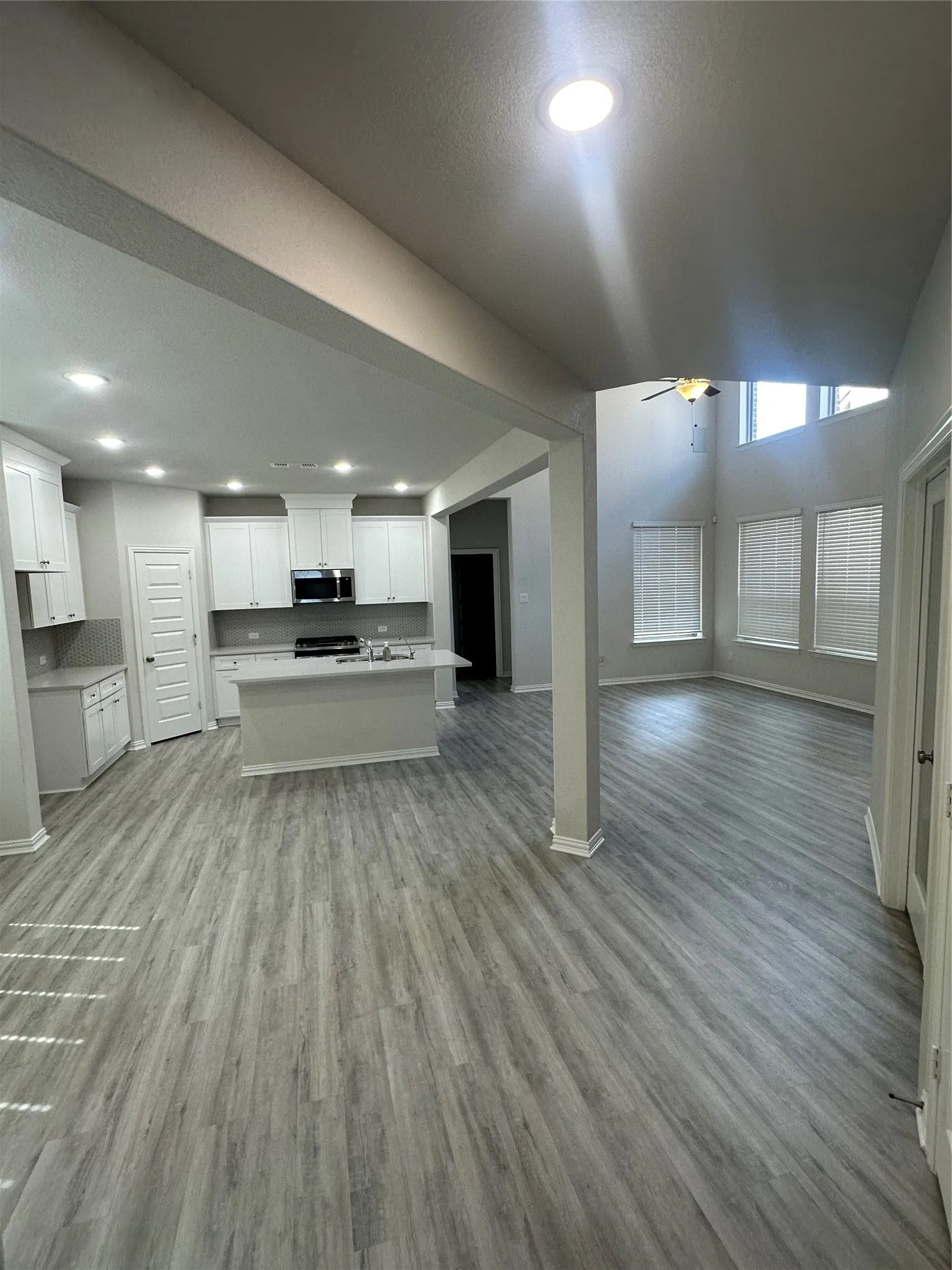 Single Family Residence For Rent in Grayson County , 3918 Talisker Boulevard, Sherman, Texas 75090, 4 Bedroom, 4 Bathroom, 2 Garage spaces, 2,480 Sqft, built in 2023, mls#21280576, Real Estate Agent in Sherman, Homes For Rent in Grayson county, Homes For Rent in Sherman, Realtor in Sherman Texas, Real Estate Brokerage Independent Realty Texas, Luminita Cordes Realtor