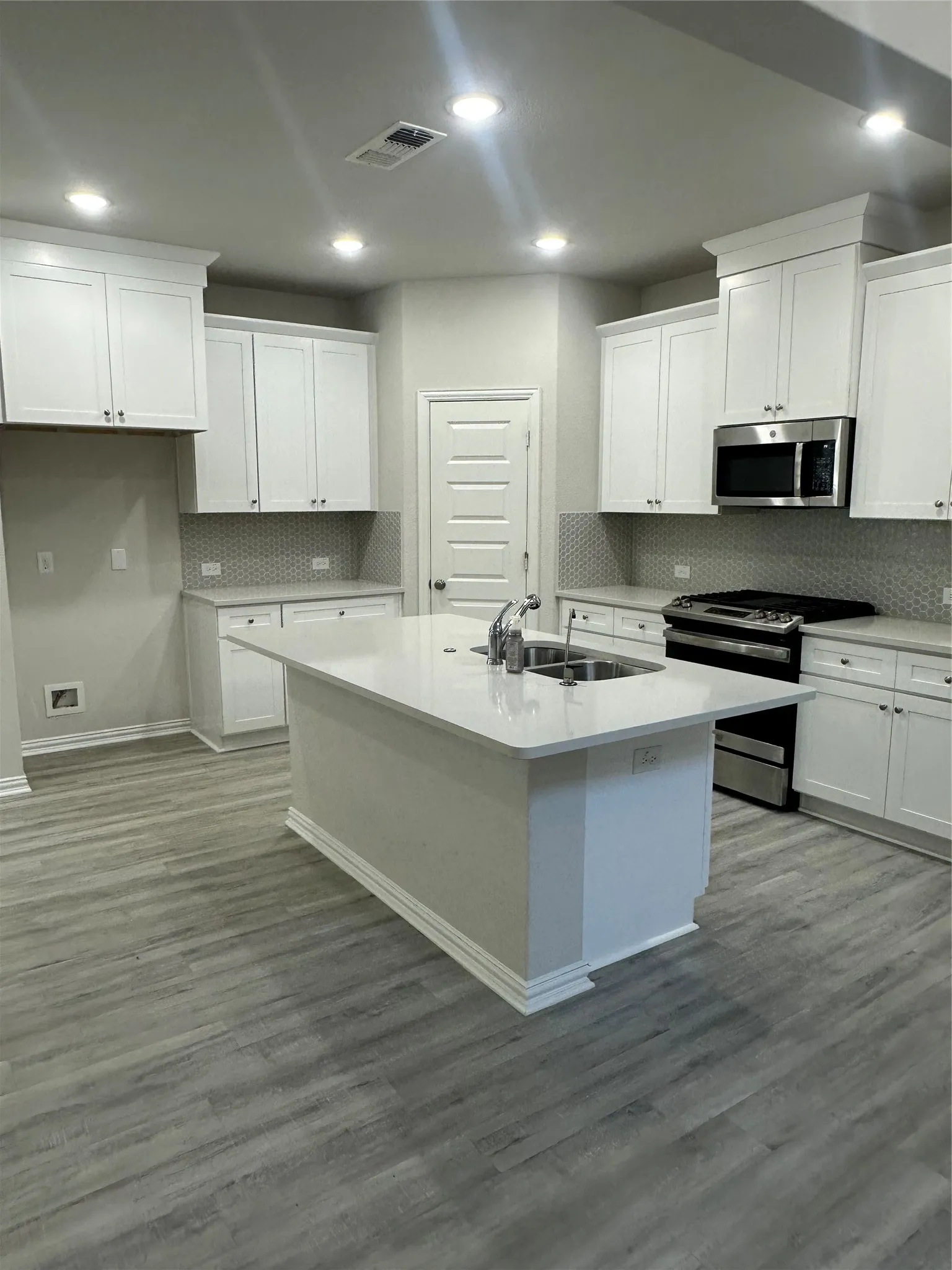 Single Family Residence For Rent in Grayson County , 3918 Talisker Boulevard, Sherman, Texas 75090, 4 Bedroom, 4 Bathroom, 2 Garage spaces, 2,480 Sqft, built in 2023, mls#21280576, Real Estate Agent in Sherman, Homes For Rent in Grayson county, Homes For Rent in Sherman, Realtor in Sherman Texas, Real Estate Brokerage Independent Realty Texas, Luminita Cordes Realtor