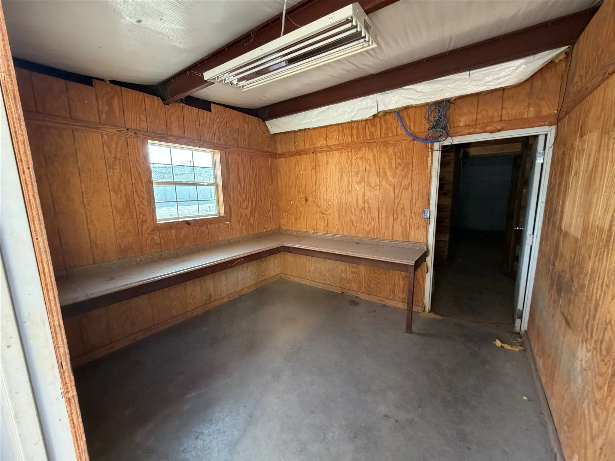 Industrial For Rent in Hood County , 105 Sunset Acres Ct F, Granbury, Texas 76048, 0, 0, Garage spaces, 0 Sqft, built in 1998, Price $2,250, mls#21280588, Real Estate Agent in Granbury, Homes For Rent in Hood county, Homes For Rent in Granbury, Realtor in Granbury Texas, Real Estate Brokerage Independent Realty Texas, Luminita Cordes Realtor