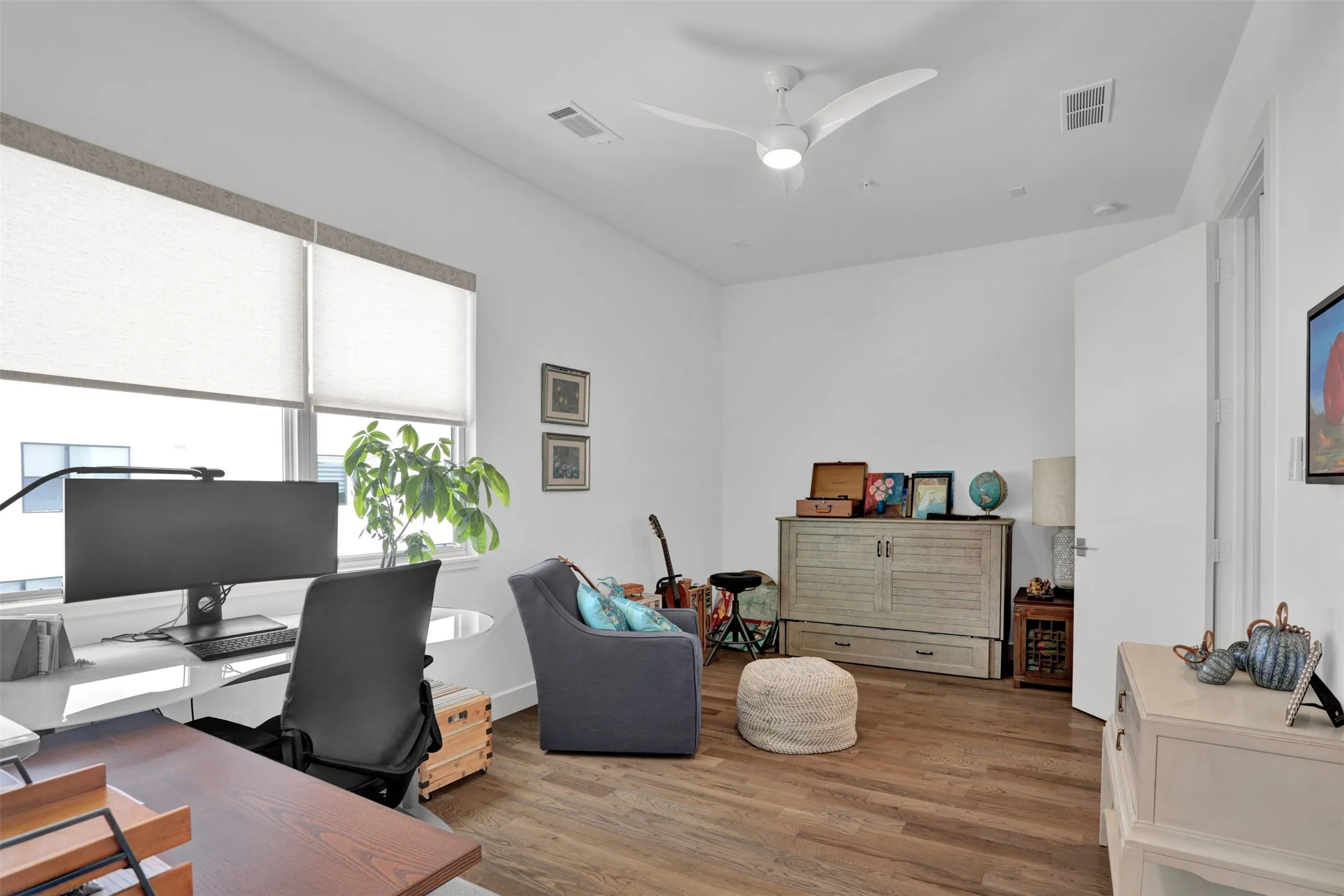 Single Family Residence For Sale in Dallas County , 13001 Hutton Drive 10, Farmers Branch, Texas 75234, 3 Bedroom, 5 Bathroom, 2 Garage spaces, 2,837 Sqft, built in 2019, mls#21279788, Real Estate Agent in Farmers Branch, Homes For Sale in Dallas county, Homes For Sale in Farmers Branch, Realtor in Farmers Branch Texas, Real Estate Brokerage Independent Realty Texas, Luminita Cordes Realtor