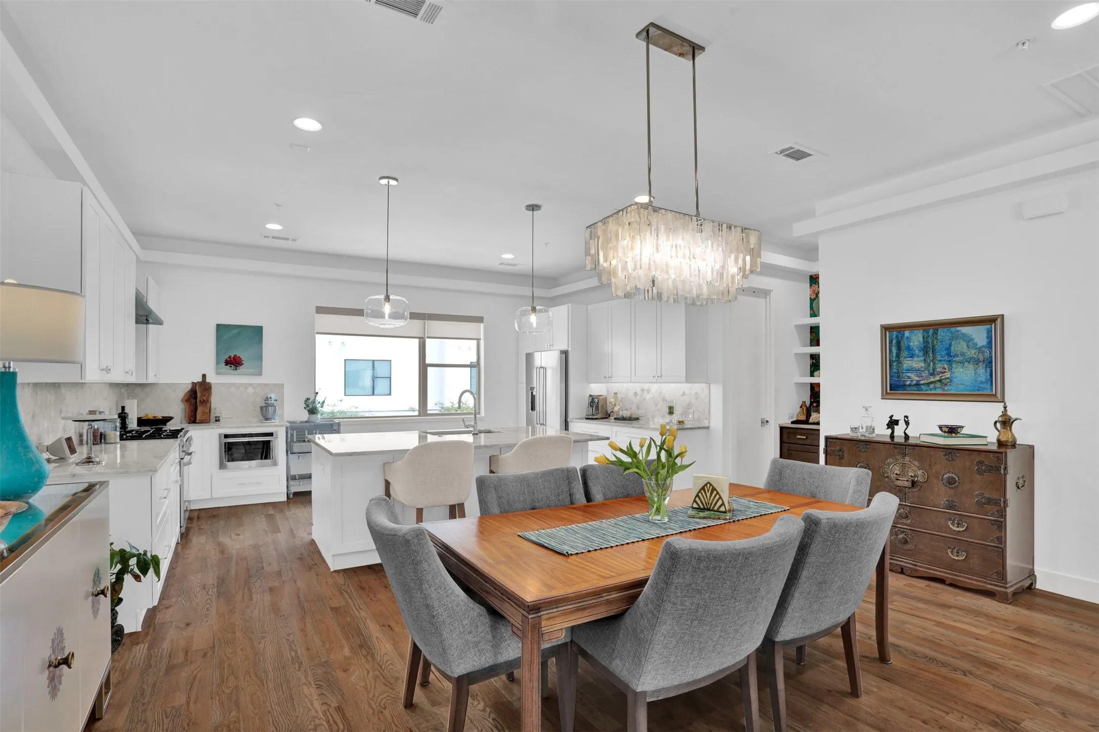 Single Family Residence For Sale in Dallas County , 13001 Hutton Drive 10, Farmers Branch, Texas 75234, 3 Bedroom, 5 Bathroom, 2 Garage spaces, 2,837 Sqft, built in 2019, mls#21279788, Real Estate Agent in Farmers Branch, Homes For Sale in Dallas county, Homes For Sale in Farmers Branch, Realtor in Farmers Branch Texas, Real Estate Brokerage Independent Realty Texas, Luminita Cordes Realtor