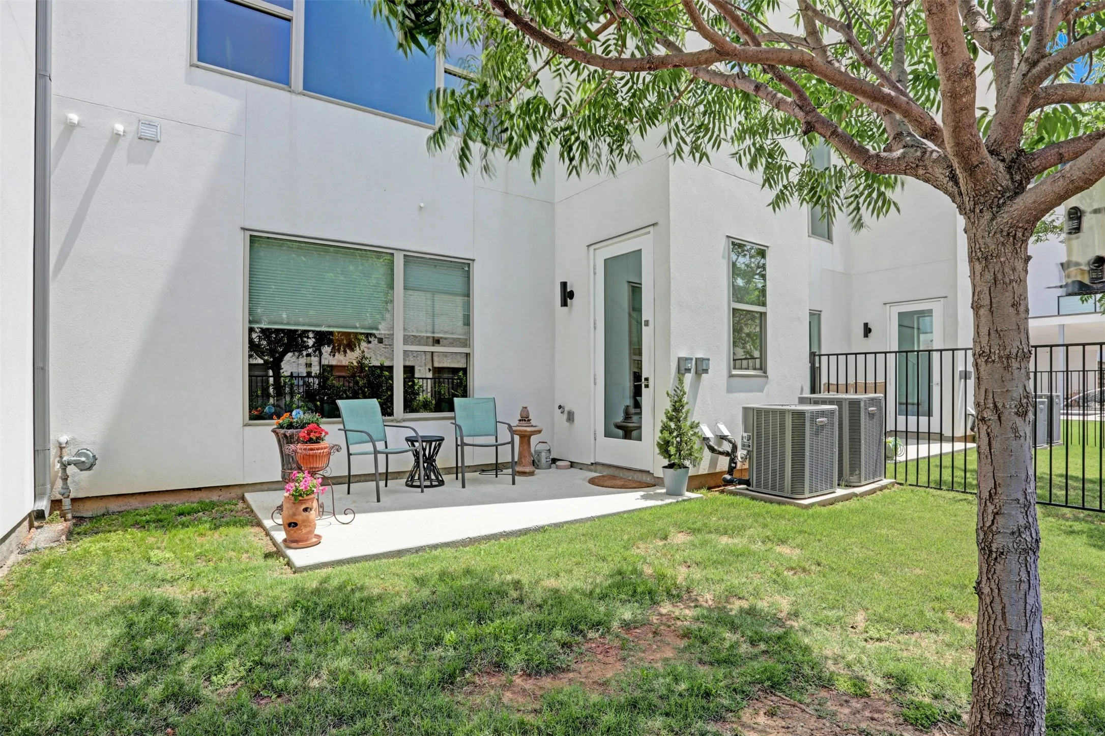 Single Family Residence For Sale in Dallas County , 13001 Hutton Drive 10, Farmers Branch, Texas 75234, 3 Bedroom, 5 Bathroom, 2 Garage spaces, 2,837 Sqft, built in 2019, mls#21279788, Real Estate Agent in Farmers Branch, Homes For Sale in Dallas county, Homes For Sale in Farmers Branch, Realtor in Farmers Branch Texas, Real Estate Brokerage Independent Realty Texas, Luminita Cordes Realtor