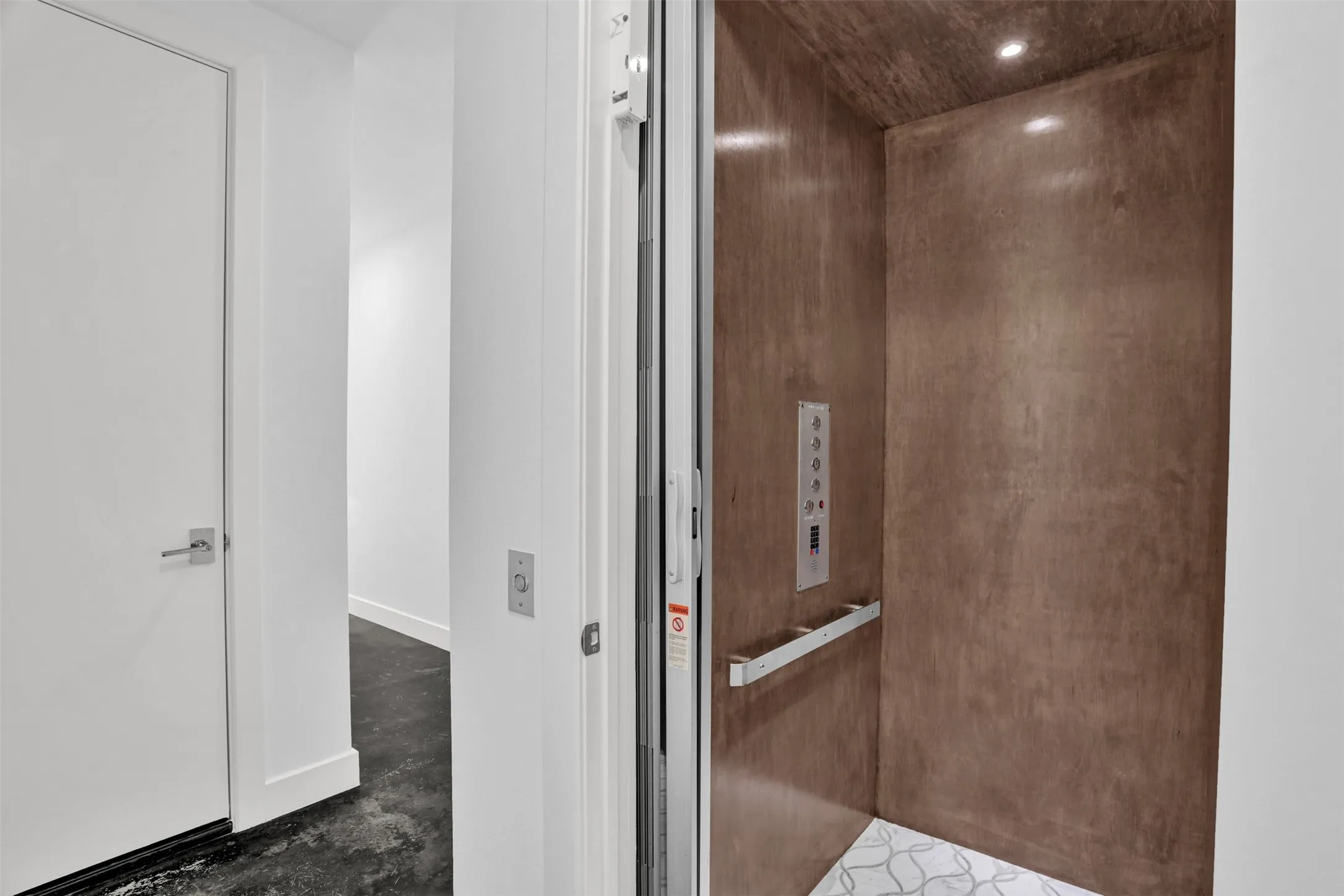 Single Family Residence For Sale in Dallas County , 13001 Hutton Drive 10, Farmers Branch, Texas 75234, 3 Bedroom, 5 Bathroom, 2 Garage spaces, 2,837 Sqft, built in 2019, mls#21279788, Real Estate Agent in Farmers Branch, Homes For Sale in Dallas county, Homes For Sale in Farmers Branch, Realtor in Farmers Branch Texas, Real Estate Brokerage Independent Realty Texas, Luminita Cordes Realtor