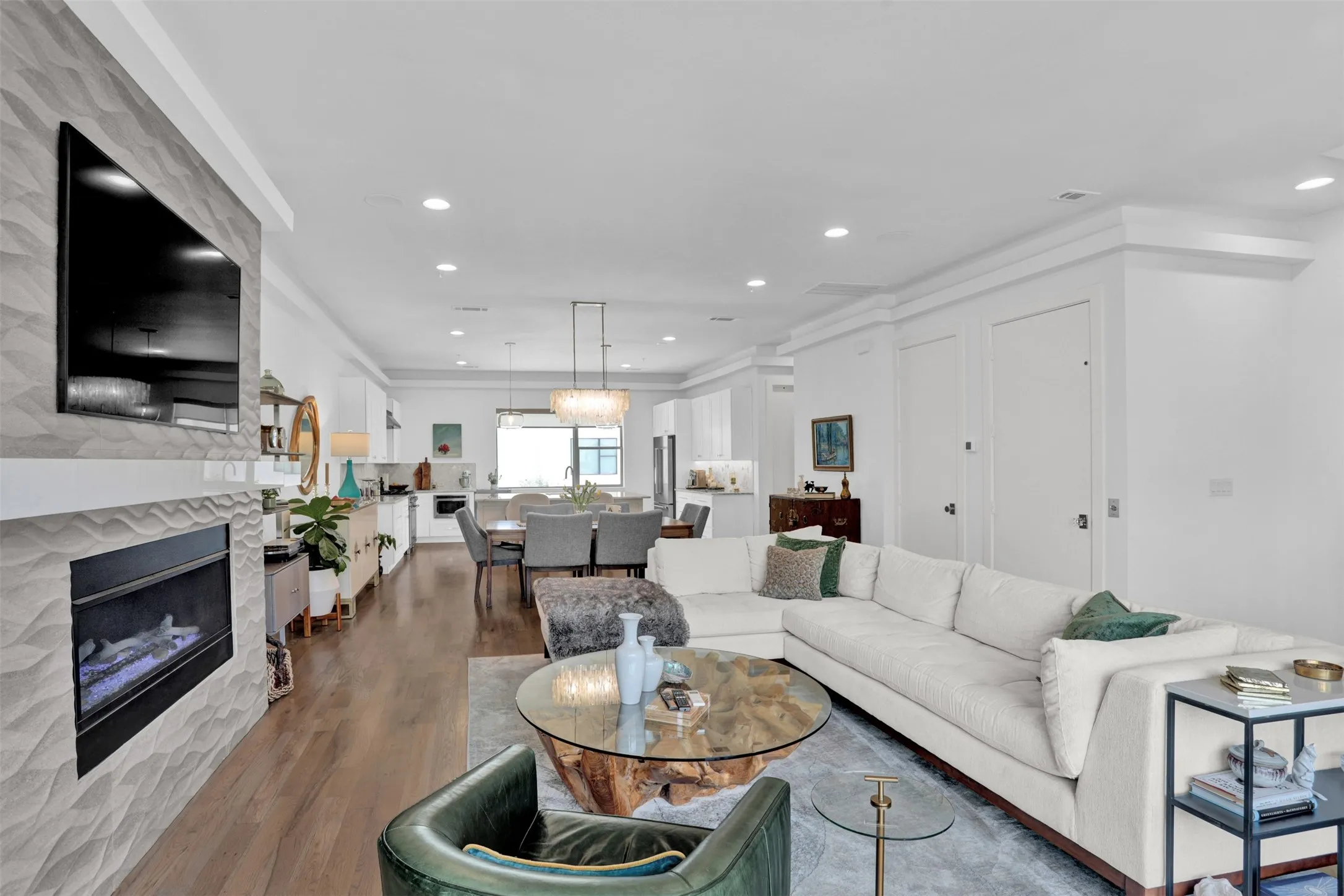 Single Family Residence For Sale in Dallas County , 13001 Hutton Drive 10, Farmers Branch, Texas 75234, 3 Bedroom, 5 Bathroom, 2 Garage spaces, 2,837 Sqft, built in 2019, mls#21279788, Real Estate Agent in Farmers Branch, Homes For Sale in Dallas county, Homes For Sale in Farmers Branch, Realtor in Farmers Branch Texas, Real Estate Brokerage Independent Realty Texas, Luminita Cordes Realtor
