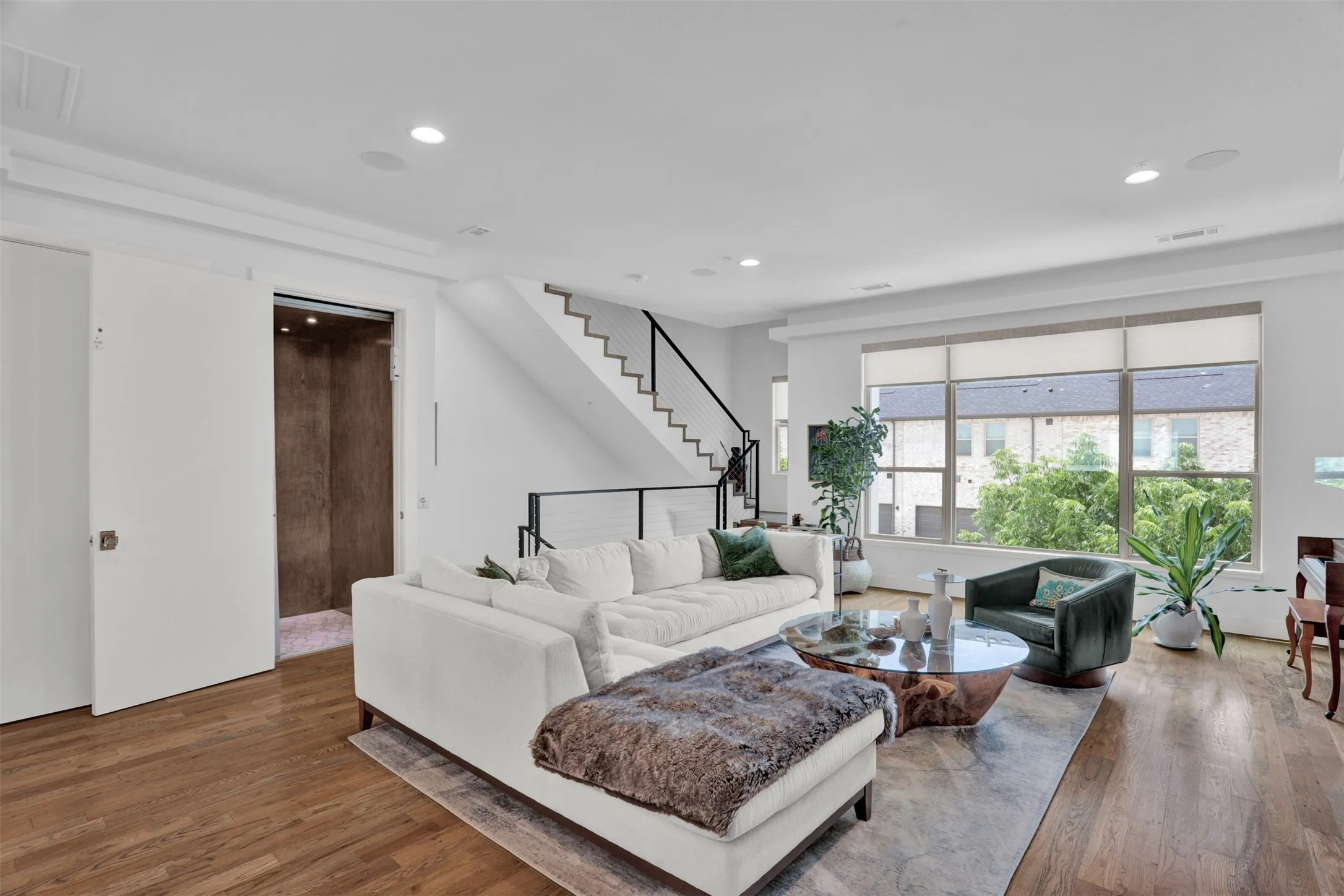 Single Family Residence For Sale in Dallas County , 13001 Hutton Drive 10, Farmers Branch, Texas 75234, 3 Bedroom, 5 Bathroom, 2 Garage spaces, 2,837 Sqft, built in 2019, mls#21279788, Real Estate Agent in Farmers Branch, Homes For Sale in Dallas county, Homes For Sale in Farmers Branch, Realtor in Farmers Branch Texas, Real Estate Brokerage Independent Realty Texas, Luminita Cordes Realtor