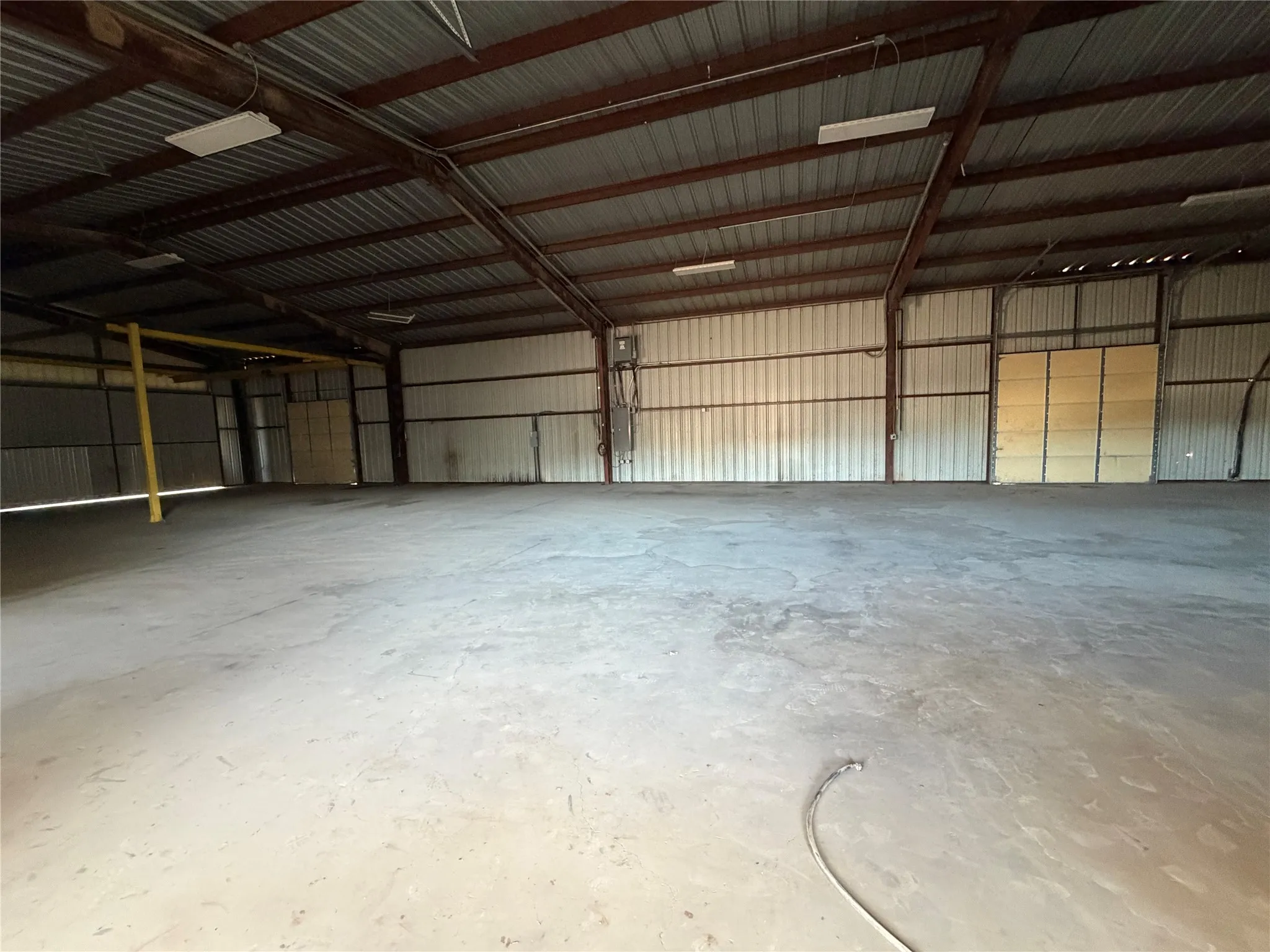 Industrial For Rent in Hood County , 105 Sunset Acres Ct H, I, Granbury, Texas 76048, 0, 0, Garage spaces, 0 Sqft, built in 1998, Price $3,925, mls#21280595, Real Estate Agent in Granbury, Homes For Rent in Hood county, Homes For Rent in Granbury, Realtor in Granbury Texas, Real Estate Brokerage Independent Realty Texas, Luminita Cordes Realtor