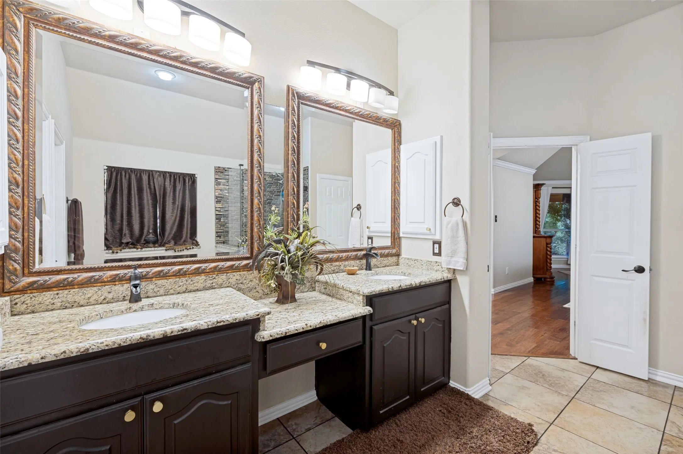 Single Family Residence For Sale in Denton County , 730 Peninsula Bend, Shady Shores, Texas 76208, 4 Bedroom, 3 Bathroom, 3 Garage spaces, 3,441 Sqft, built in 2002, Price $1,195,000, mls#21279164, Real Estate Agent in Shady Shores, Homes For Sale in Denton county, Homes For Sale in Shady Shores, Realtor in Shady Shores Texas, Real Estate Brokerage Independent Realty Texas, Luminita Cordes Realtor