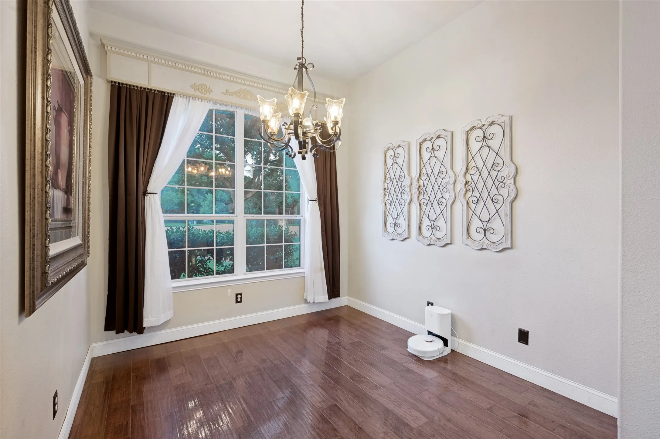 Single Family Residence For Sale in Denton County , 730 Peninsula Bend, Shady Shores, Texas 76208, 4 Bedroom, 3 Bathroom, 3 Garage spaces, 3,441 Sqft, built in 2002, Price $1,195,000, mls#21279164, Real Estate Agent in Shady Shores, Homes For Sale in Denton county, Homes For Sale in Shady Shores, Realtor in Shady Shores Texas, Real Estate Brokerage Independent Realty Texas, Luminita Cordes Realtor