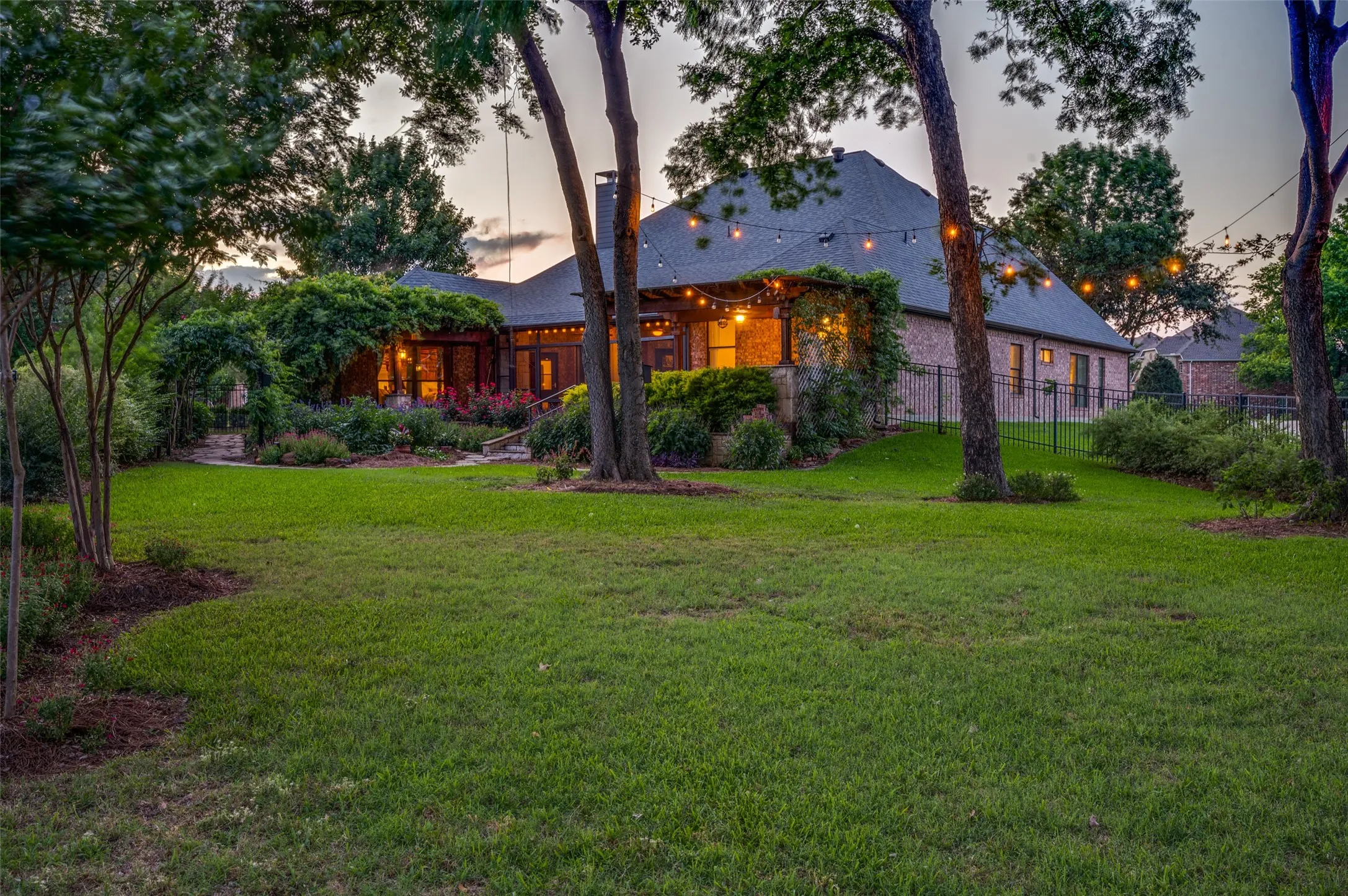 Single Family Residence For Sale in Denton County , 730 Peninsula Bend, Shady Shores, Texas 76208, 4 Bedroom, 3 Bathroom, 3 Garage spaces, 3,441 Sqft, built in 2002, Price $1,195,000, mls#21279164, Real Estate Agent in Shady Shores, Homes For Sale in Denton county, Homes For Sale in Shady Shores, Realtor in Shady Shores Texas, Real Estate Brokerage Independent Realty Texas, Luminita Cordes Realtor