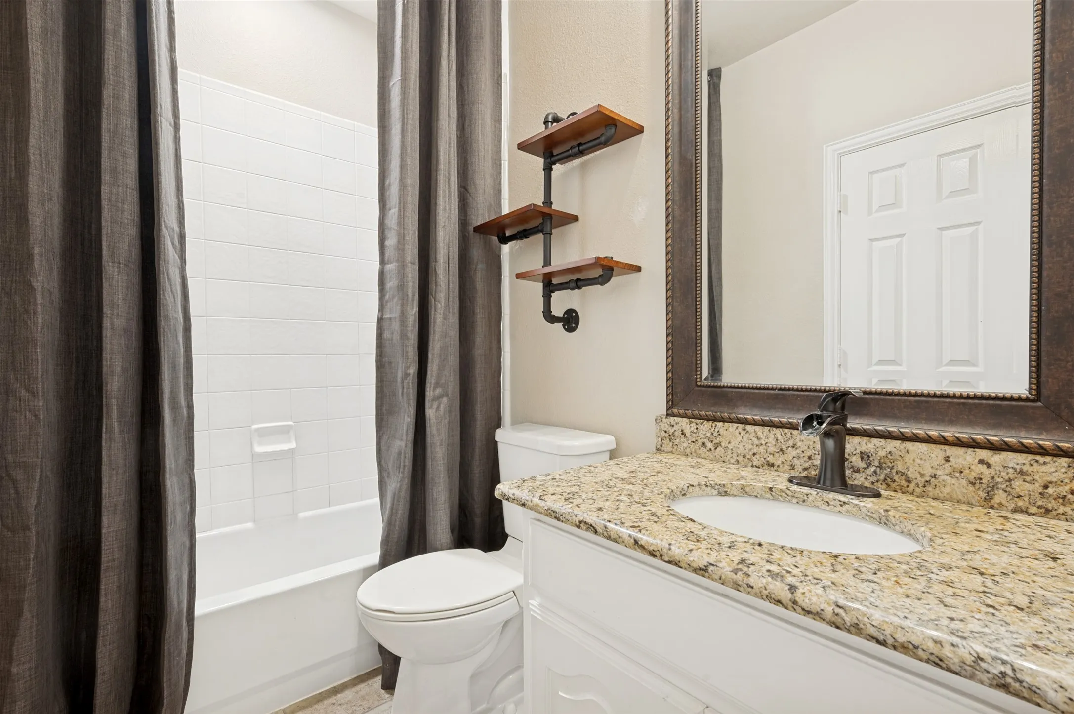 Single Family Residence For Sale in Denton County , 730 Peninsula Bend, Shady Shores, Texas 76208, 4 Bedroom, 3 Bathroom, 3 Garage spaces, 3,441 Sqft, built in 2002, Price $1,195,000, mls#21279164, Real Estate Agent in Shady Shores, Homes For Sale in Denton county, Homes For Sale in Shady Shores, Realtor in Shady Shores Texas, Real Estate Brokerage Independent Realty Texas, Luminita Cordes Realtor