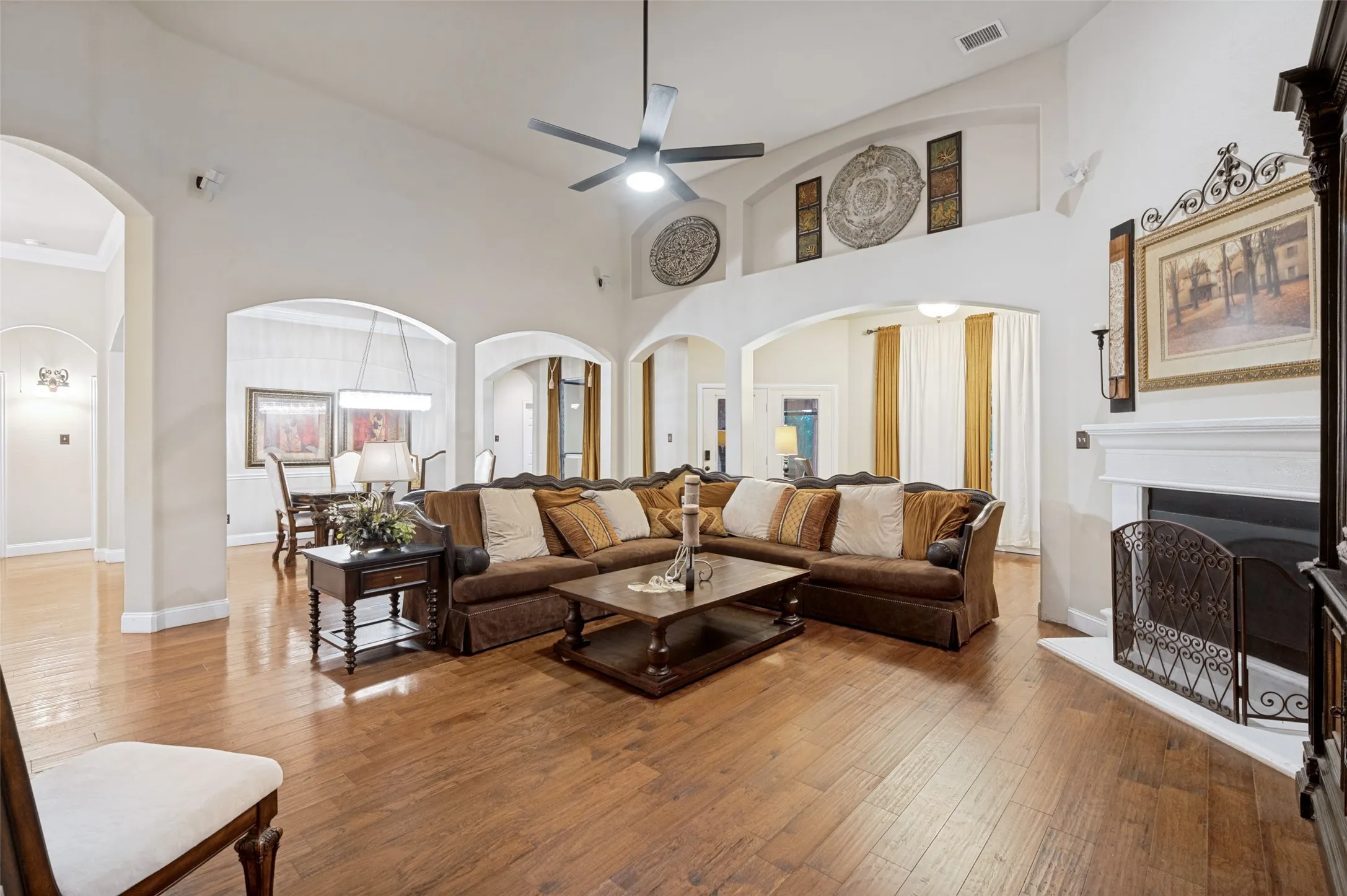 Single Family Residence For Sale in Denton County , 730 Peninsula Bend, Shady Shores, Texas 76208, 4 Bedroom, 3 Bathroom, 3 Garage spaces, 3,441 Sqft, built in 2002, Price $1,195,000, mls#21279164, Real Estate Agent in Shady Shores, Homes For Sale in Denton county, Homes For Sale in Shady Shores, Realtor in Shady Shores Texas, Real Estate Brokerage Independent Realty Texas, Luminita Cordes Realtor