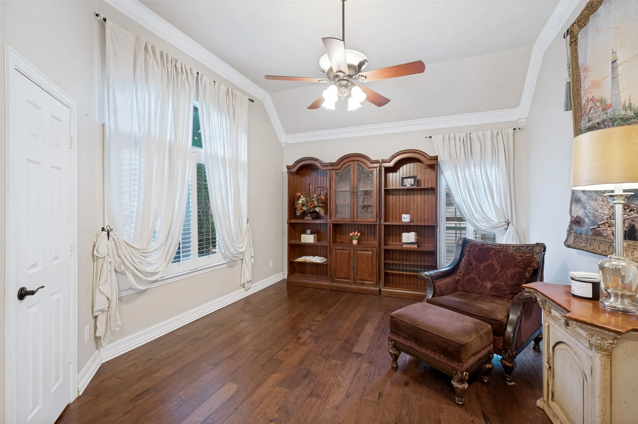 Single Family Residence For Sale in Denton County , 730 Peninsula Bend, Shady Shores, Texas 76208, 4 Bedroom, 3 Bathroom, 3 Garage spaces, 3,441 Sqft, built in 2002, Price $1,195,000, mls#21279164, Real Estate Agent in Shady Shores, Homes For Sale in Denton county, Homes For Sale in Shady Shores, Realtor in Shady Shores Texas, Real Estate Brokerage Independent Realty Texas, Luminita Cordes Realtor