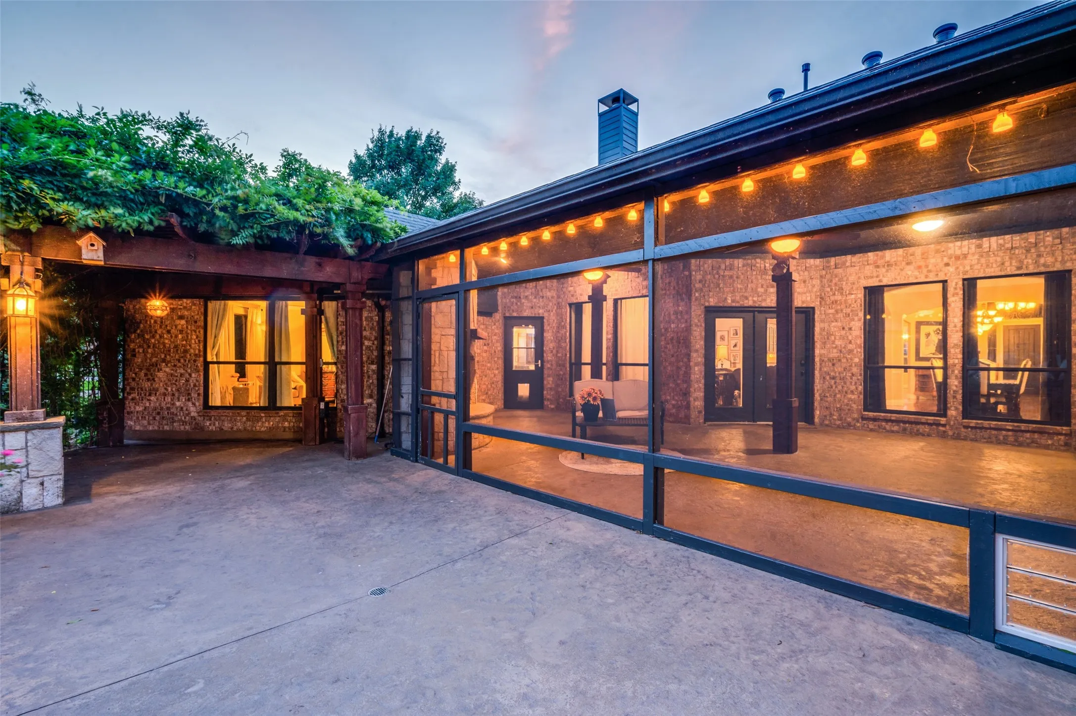 Single Family Residence For Sale in Denton County , 730 Peninsula Bend, Shady Shores, Texas 76208, 4 Bedroom, 3 Bathroom, 3 Garage spaces, 3,441 Sqft, built in 2002, Price $1,195,000, mls#21279164, Real Estate Agent in Shady Shores, Homes For Sale in Denton county, Homes For Sale in Shady Shores, Realtor in Shady Shores Texas, Real Estate Brokerage Independent Realty Texas, Luminita Cordes Realtor