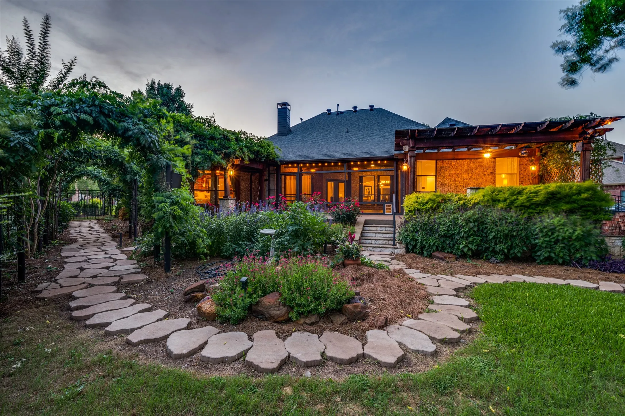 Single Family Residence For Sale in Denton County , 730 Peninsula Bend, Shady Shores, Texas 76208, 4 Bedroom, 3 Bathroom, 3 Garage spaces, 3,441 Sqft, built in 2002, Price $1,195,000, mls#21279164, Real Estate Agent in Shady Shores, Homes For Sale in Denton county, Homes For Sale in Shady Shores, Realtor in Shady Shores Texas, Real Estate Brokerage Independent Realty Texas, Luminita Cordes Realtor