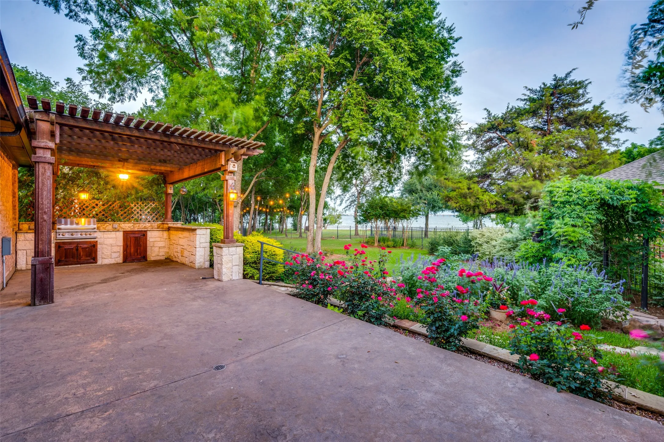 Single Family Residence For Sale in Denton County , 730 Peninsula Bend, Shady Shores, Texas 76208, 4 Bedroom, 3 Bathroom, 3 Garage spaces, 3,441 Sqft, built in 2002, Price $1,195,000, mls#21279164, Real Estate Agent in Shady Shores, Homes For Sale in Denton county, Homes For Sale in Shady Shores, Realtor in Shady Shores Texas, Real Estate Brokerage Independent Realty Texas, Luminita Cordes Realtor