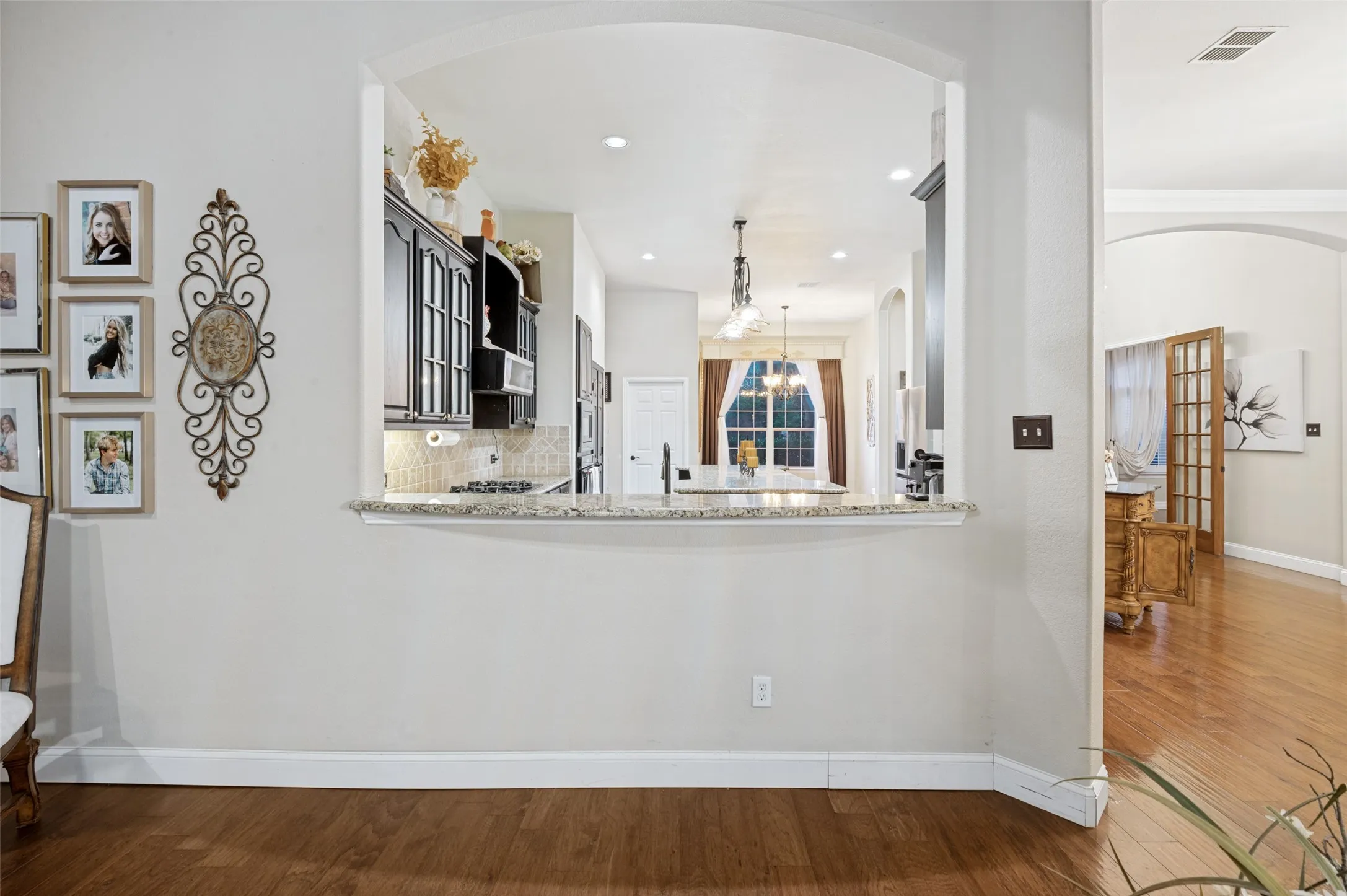 Single Family Residence For Sale in Denton County , 730 Peninsula Bend, Shady Shores, Texas 76208, 4 Bedroom, 3 Bathroom, 3 Garage spaces, 3,441 Sqft, built in 2002, Price $1,195,000, mls#21279164, Real Estate Agent in Shady Shores, Homes For Sale in Denton county, Homes For Sale in Shady Shores, Realtor in Shady Shores Texas, Real Estate Brokerage Independent Realty Texas, Luminita Cordes Realtor