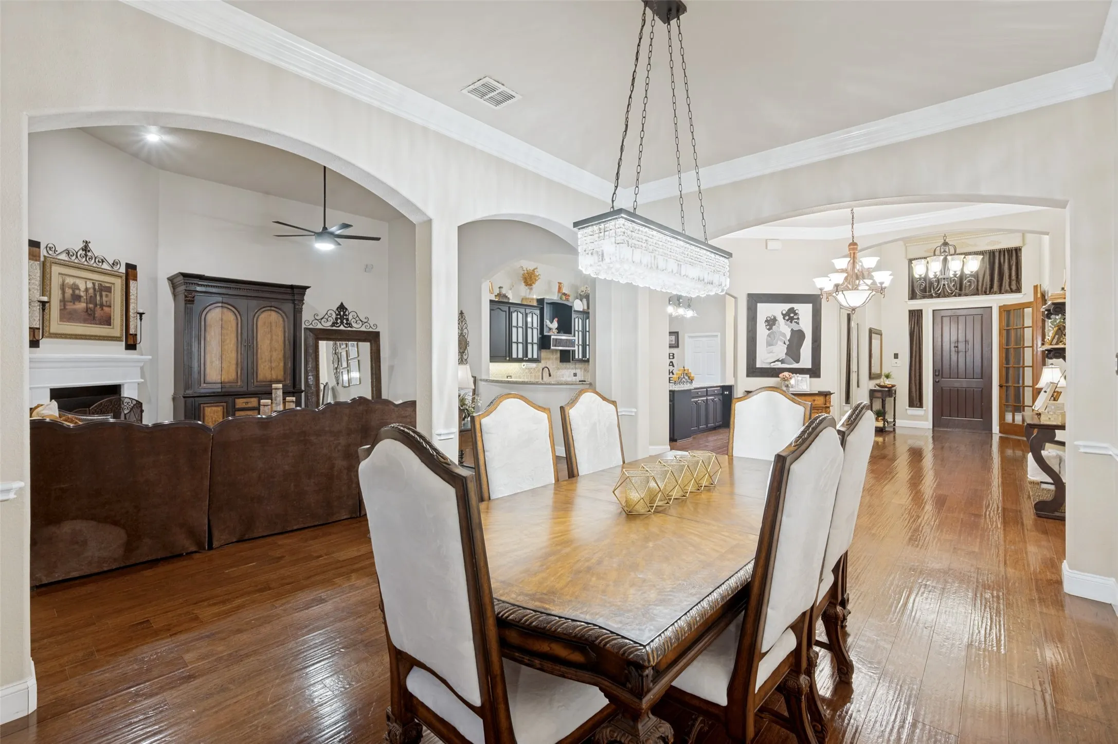 Single Family Residence For Sale in Denton County , 730 Peninsula Bend, Shady Shores, Texas 76208, 4 Bedroom, 3 Bathroom, 3 Garage spaces, 3,441 Sqft, built in 2002, Price $1,195,000, mls#21279164, Real Estate Agent in Shady Shores, Homes For Sale in Denton county, Homes For Sale in Shady Shores, Realtor in Shady Shores Texas, Real Estate Brokerage Independent Realty Texas, Luminita Cordes Realtor