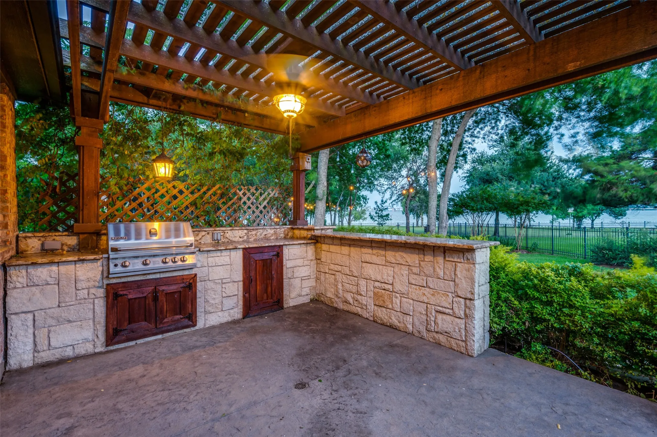 Single Family Residence For Sale in Denton County , 730 Peninsula Bend, Shady Shores, Texas 76208, 4 Bedroom, 3 Bathroom, 3 Garage spaces, 3,441 Sqft, built in 2002, Price $1,195,000, mls#21279164, Real Estate Agent in Shady Shores, Homes For Sale in Denton county, Homes For Sale in Shady Shores, Realtor in Shady Shores Texas, Real Estate Brokerage Independent Realty Texas, Luminita Cordes Realtor