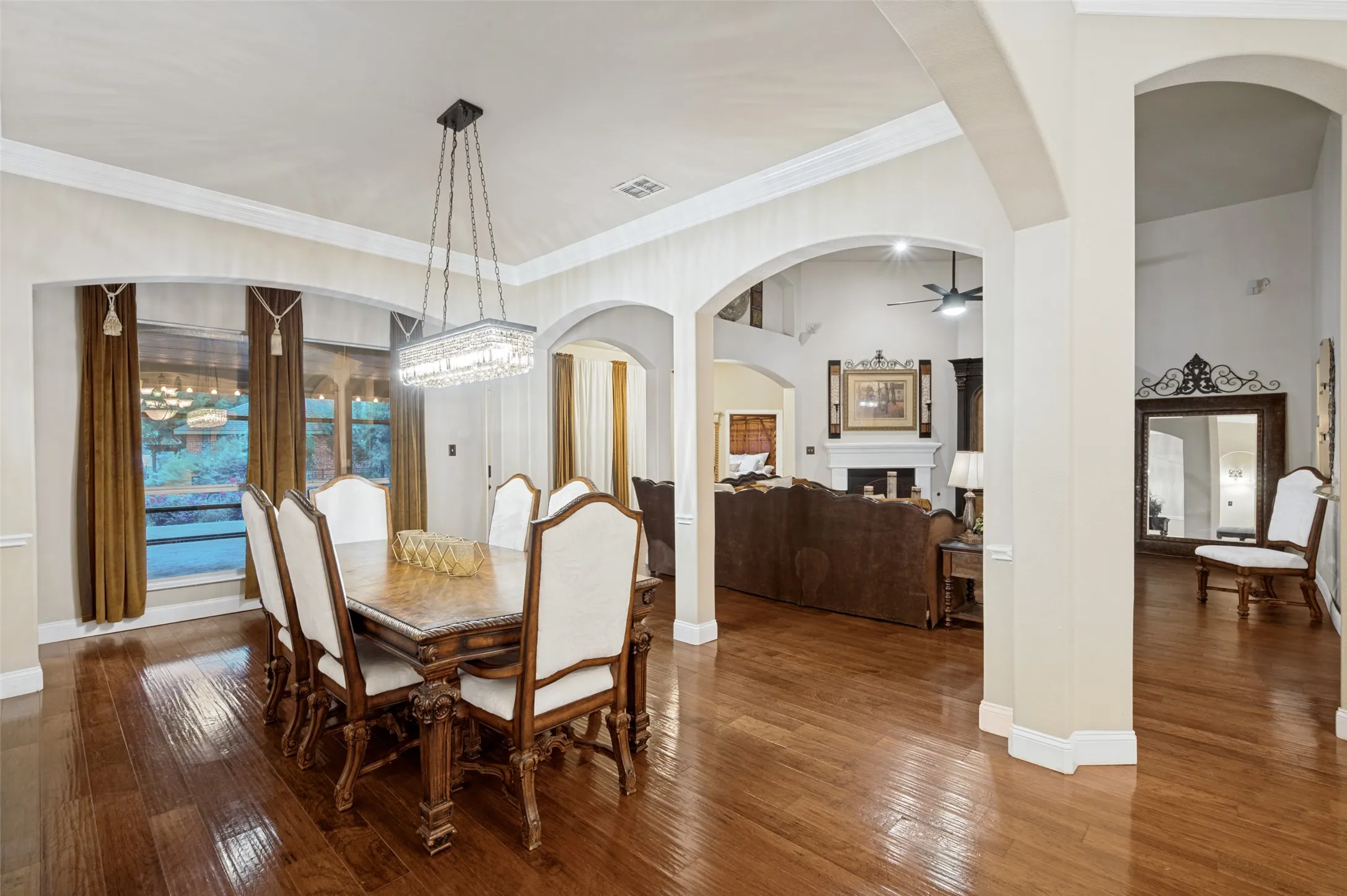 Single Family Residence For Sale in Denton County , 730 Peninsula Bend, Shady Shores, Texas 76208, 4 Bedroom, 3 Bathroom, 3 Garage spaces, 3,441 Sqft, built in 2002, Price $1,195,000, mls#21279164, Real Estate Agent in Shady Shores, Homes For Sale in Denton county, Homes For Sale in Shady Shores, Realtor in Shady Shores Texas, Real Estate Brokerage Independent Realty Texas, Luminita Cordes Realtor