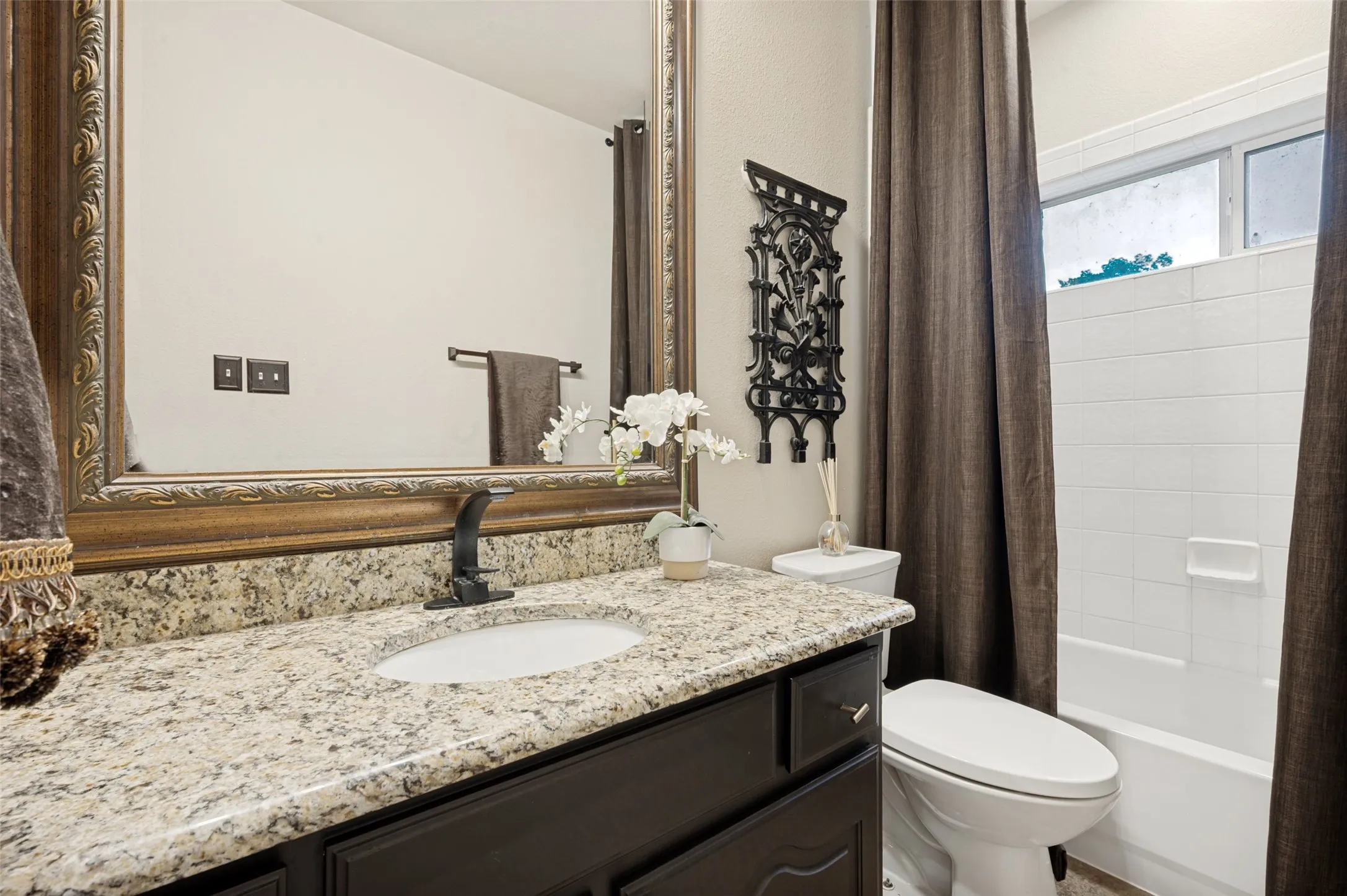 Single Family Residence For Sale in Denton County , 730 Peninsula Bend, Shady Shores, Texas 76208, 4 Bedroom, 3 Bathroom, 3 Garage spaces, 3,441 Sqft, built in 2002, Price $1,195,000, mls#21279164, Real Estate Agent in Shady Shores, Homes For Sale in Denton county, Homes For Sale in Shady Shores, Realtor in Shady Shores Texas, Real Estate Brokerage Independent Realty Texas, Luminita Cordes Realtor